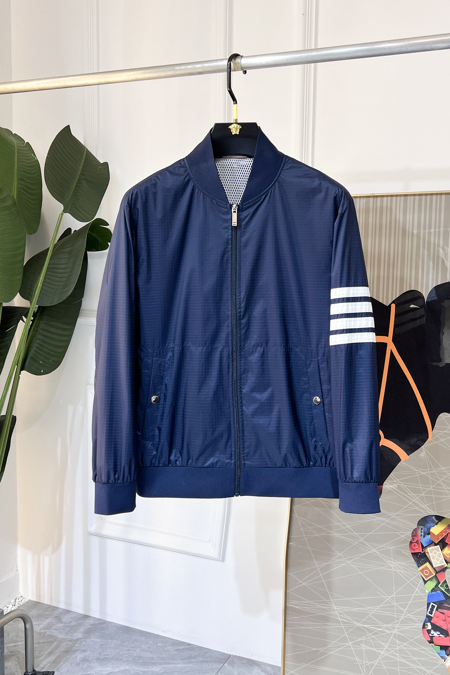 NO:116270,TB - 2025ss Snake Year New Year Spring Jacket, Customized High-quality Polyester Fabric!  Top-level fashion brand elements logo design, complete with three standards!  The original hardware and accessories have smooth lines and exquisite craftsmanship, excellent upper body style, comfortable fabric, windproof and warm, and casual matching are very fashionable, handsome, casual and fashionable men's must-have!  Size M-3XL (model 178/145 catties wear L), Jackets & coats, Jackets & coats, Alexander wang19860909TB - 2025ss蛇年贺岁款春装夹克外套,定制高品质聚酯纤维面料！顶级时尚大牌元素logo设计,三标齐全！原版五金辅料,线条流畅,工艺精致,上身版型超赞,面料舒适,挡风保暖,随意搭配都非常时尚帅气休闲时尚男仕必备款哦！尺码M-3XL（模特178/145斤穿L）,,jackets & coats,jackets & coats,alexander wang,Men's clothing