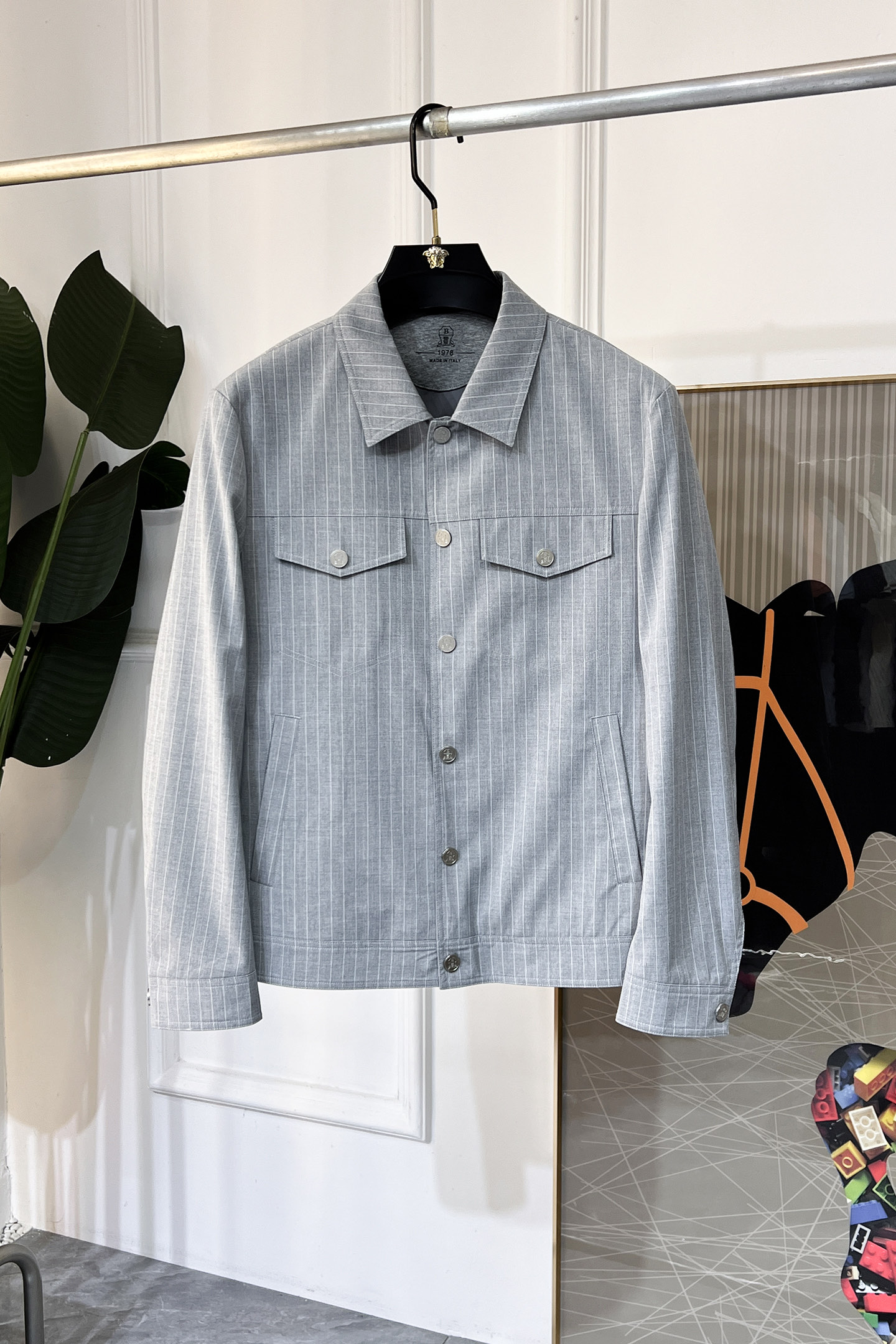 NO:116282,Bc - 2025ss Snake Year New Year Spring Jacket Jacket, customized high-quality polyester fiber fabric!  Top-level fashion brand elements logo design, complete with three standards!  The original hardware and accessories have smooth lines and exquisite craftsmanship, excellent upper body style, comfortable fabric, windproof and warm, and casual matching are very fashionable, handsome, casual and fashionable men's must-have!  Size M-3XL (model 178/145 catties wear L), Jackets & coats, Jackets & coats, Alexander wang19860909Bc - 2025ss蛇年贺岁款春装夹克外套,定制高品质聚酯纤维面料！顶级时尚大牌元素logo设计,三标齐全！原版五金辅料,线条流畅,工艺精致,上身版型超赞,面料舒适,挡风保暖,随意搭配都非常时尚帅气休闲时尚男仕必备款哦！尺码M-3XL（模特178/145斤穿L）,,jackets & coats,jackets & coats,alexander wang,Men's clothing