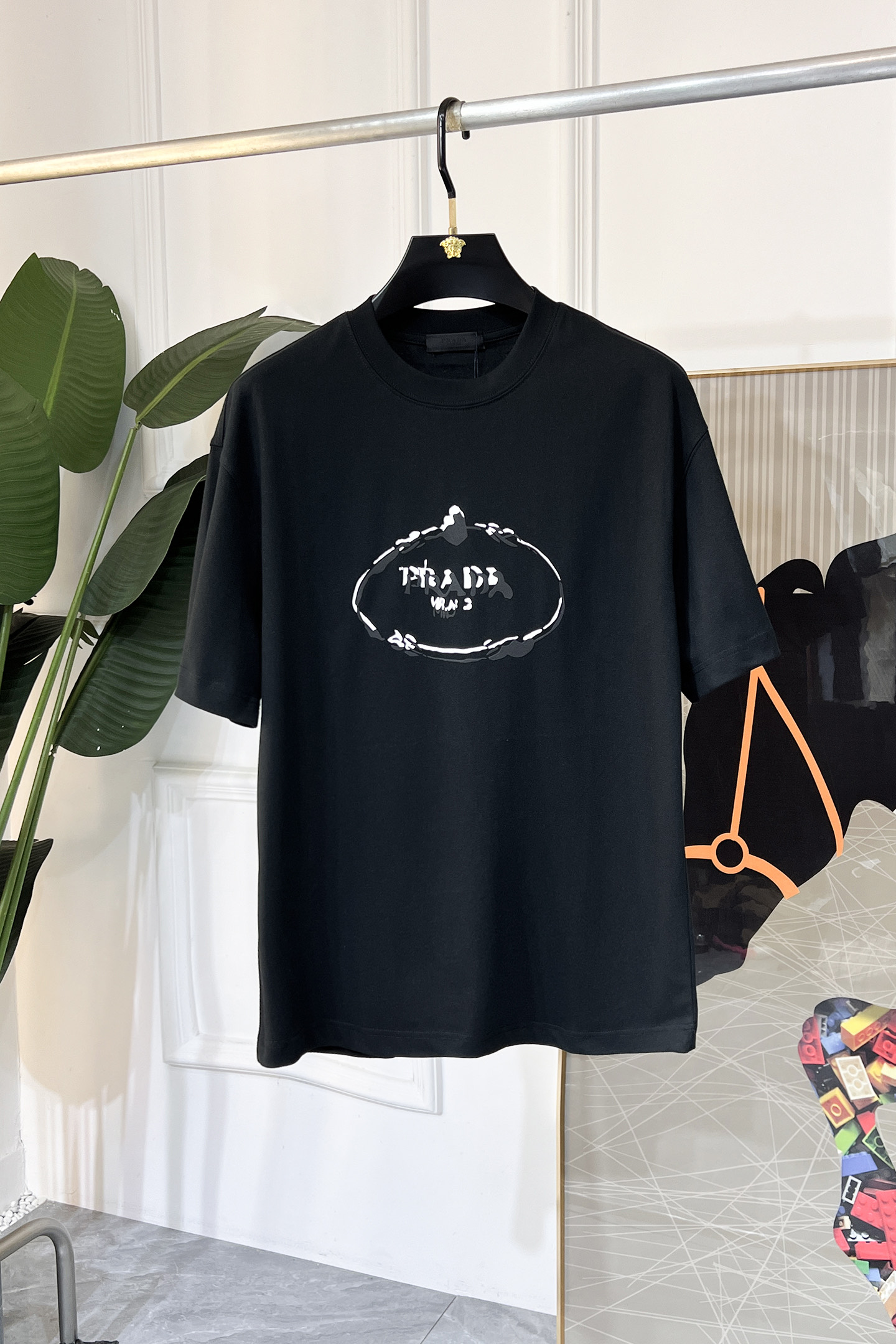 NO:117683,Prada - 2025ss Snake Year New Year Spring and Summer Boutique Micro-Large Edition Short-Sleeve T-shirt Official Website Synchronization High-end Quality Customized Top-level Long-Low Cotton Fabric, Top-level Factory 1:1 Production, Fashionable Brand Heavy Crafts Logo Design, Soft and Delicate Hands, Comfortable Skin-friendly and Casual, Very Good Body, Handsome, Handsome, Handsome, Handsome, Handsome, Handsome, Handsome, Handsome, Handsome, Handsome, Handsome, Handsome, Handsome, Handsome, Handsome, Handsome, Handsome, Handsome, Handsome, Handsome, Handsome, Handsome, Handsome, Handsome, Handsome, Handsome, Handsome, Handsome, Handsome, Handsome, Handsome, Handsome, Handsome, Handsome, Handsome, Handsome, Handsome, Handsome, Handsome, Handsome, Handsome, Handsome, Handsome, Handsome, Handsome, Handsome, Handsome, Handsome, Handsome, Handsome, Handsome, Handsome, Handsome, Handsome, Handsome, Handsome, Handsome, Handsome, Handsome, Handsome, Handsome, Handsome, Handsome, Handsome, Handsome, Handsome, Handsome, Handsome, Handsome, Handsome, Handsome, Handsome, Handsome, Handsome, Handsome, Handsome, Handsome, Handsome, Handsome, Handsome, Handsome, Handsome, Handsome, Handsome, Handsome, Handsome, Handsome, Handsome, Handsome, Handsome, Handsome, Handsome, Handsome, Handsome, Handsome, Handsome, Handsome, Hands19860909普拉达 - 2025ss蛇年贺岁款春夏精品微阔版短袖T恤 官网同步 高端品质 定制顶级长绒棉面料,顶级大厂1:1制作,时尚大牌重工艺logo设计,手感柔软细腻 穿着亲肤舒适 百搭休闲 上身非常赞 帅气 潮男必备品 宽松尺码XXS-M 最大可穿190斤,,prada,T-shirt,tees，t-shirt,alexander wang,Men's clothing