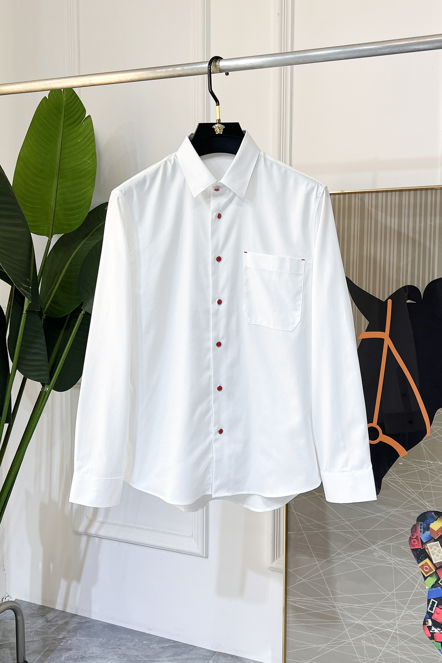 NO:628756,Kiton - 2025ss fashion hot-selling high-quality long-sleeved shirt, sold through trading company channels, in perfect condition, belonging to cabinet level, predictable hot-selling, advanced customized imported high-grade cotton blended fabrics, master tailoring, invincible texture, excellent skin-friendly, very outstanding aesthetic design, exquisite craftsmanship, smooth lines, perfect match!  Easily upgrade your sense of fashion, with high recognition, great upper body effect, extremely sophisticated and rigorous workmanship, neat and meticulous wiring, it can be worn for business or daily leisure!  Counter size M-3XL,,shirts,alexander wang19860909Kiton - 2025ss时尚大爆款精品长袖衬衫,贸易公司渠道货,品相完美如斯,属于入柜级别,可预见性的爆款,高级定制进口高级棉混纺面料,大师级剪裁,质感无敌,亲肤性极佳,非常出彩的美学设计,工艺精湛,线条流畅,完美搭配！轻松将时髦感进阶,有着高强辨识度,上身效果超赞,做工极为考究严谨,走线工整细致,商务抑或日常休闲均可搭配！专柜尺码 M-3XL,,shirts,alexander wang,Men's clothing