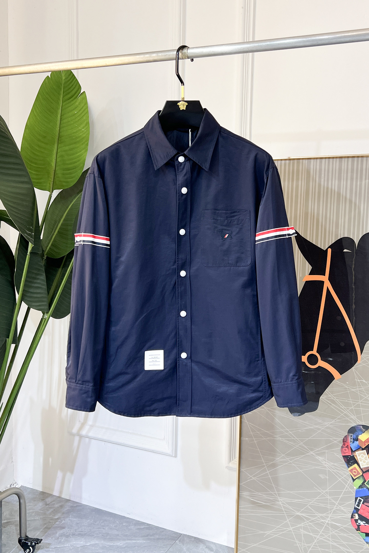 NO:117669,TB - 2025ss Snake Year New Year Spring Jacket, Customized High-quality Polyester Fabric!  Top-level fashion brand elements logo design, complete with three standards!  The original hardware and accessories have smooth lines and exquisite craftsmanship, excellent upper body style, comfortable fabric, windproof and warm, and casual matching are very fashionable, handsome, casual and fashionable men's must-have!  Size M-3XL (model 178/145 catties wear L), Jackets & coats, Jackets & coats, Alexander wang19860909TB - 2025ss蛇年贺岁款春装夹克外套,定制高品质聚酯纤维面料！顶级时尚大牌元素logo设计,三标齐全！原版五金辅料,线条流畅,工艺精致,上身版型超赞,面料舒适,挡风保暖,随意搭配都非常时尚帅气休闲时尚男仕必备款哦！尺码M-3XL（模特178/145斤穿L）,,jackets & coats,jackets & coats,alexander wang,Men's clothing