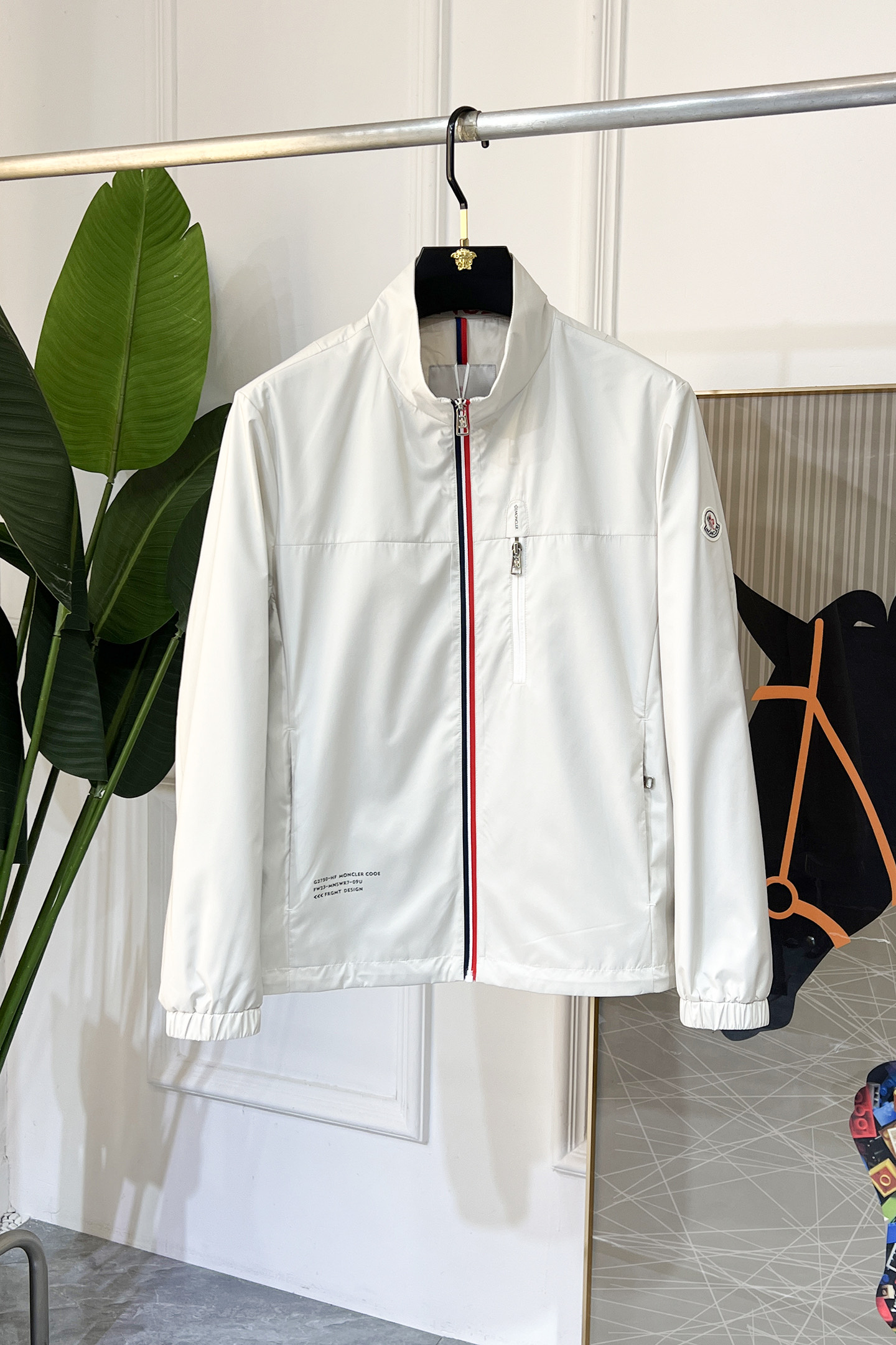 NO:117672,Covered - 2025ss Snake Year New Year Spring Jacket Jacket, customized high-quality polyester fabric!  Top-level fashion brand elements logo design, complete with three standards!  The original hardware and accessories have smooth lines and exquisite craftsmanship, excellent upper body style, comfortable fabric, windproof and warm, and casual matching are very fashionable, handsome, casual and fashionable men's must-have!  Size M-3XL (model 178/145 catties wear L), Moncler, jackets & coats, jackets & coats, alexander wang19860909蒙口 - 2025ss蛇年贺岁款春装夹克外套,定制高品质聚酯纤维面料！顶级时尚大牌元素logo设计,三标齐全！原版五金辅料,线条流畅,工艺精致,上身版型超赞,面料舒适,挡风保暖,随意搭配都非常时尚帅气休闲时尚男仕必备款哦！尺码M-3XL（模特178/145斤穿L）,,Moncler,jackets & coats,jackets & coats,alexander wang,Men's clothing