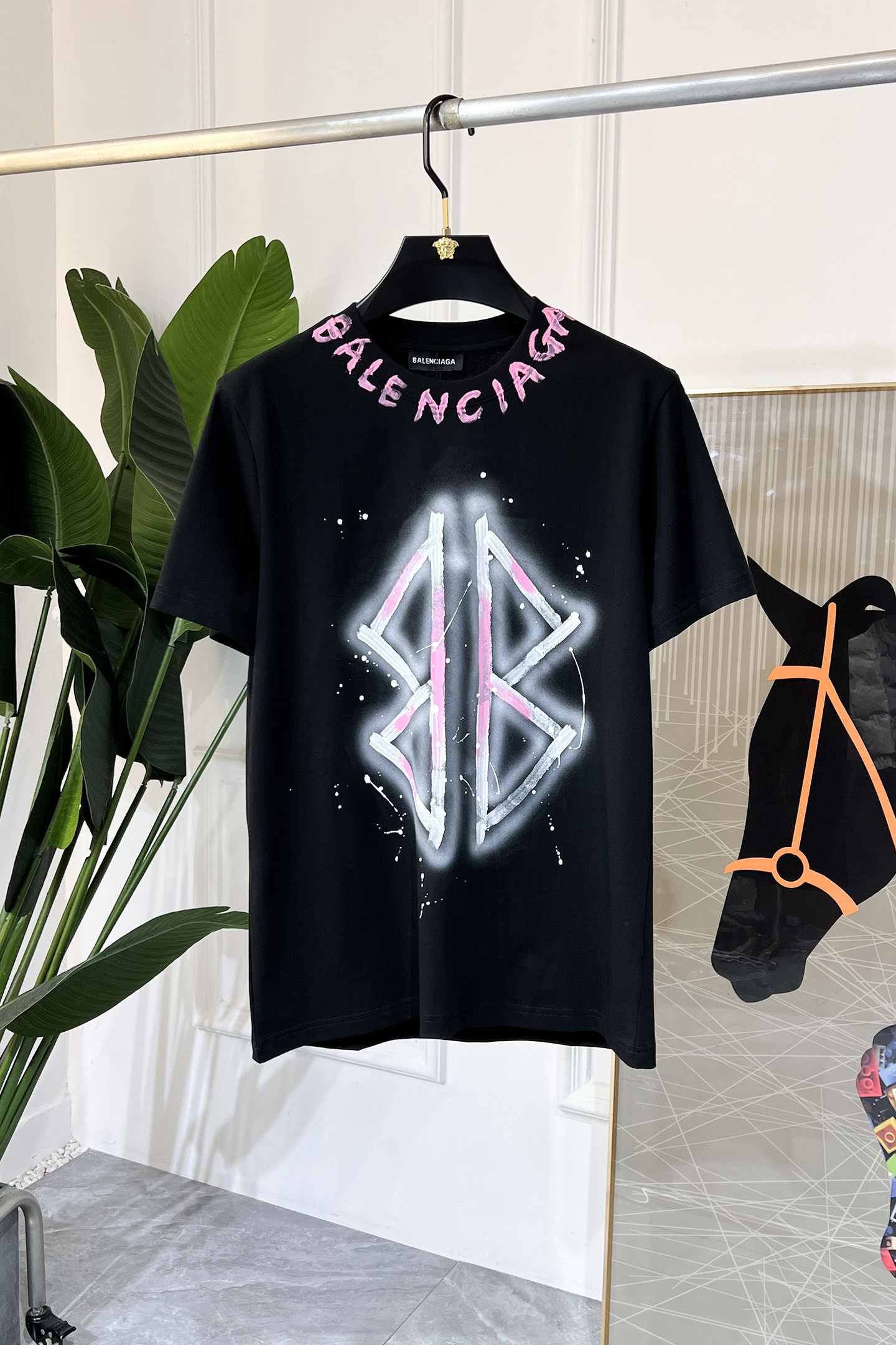 NO:140807,Balenciaga - SS Snake Year New Year's New Year's Spring and Summer Boutique Short-sleeved T-shirts Synchronized by the official website High-end quality Customized top mercerized cotton fabrics, 1:1 made by top manufacturers, fashionable big brand heavy craftsmanship logo design, soft and delicate touch, skin-friendly and comfortable to wear, versatile and casual, the upper body is very good, handsome, a must-have for trendy men Size M-3XL Maximum wearable 200 pounds!  ,,balenciaga,T-shirt,tees,t-shirt,alexander wang19860909巴黎世家 - ss蛇年贺岁款春夏精品短袖T恤 官网同步 高端品质 定制顶级丝光棉面料,顶级大厂1:1制作,时尚大牌重工艺logo设计,手感柔软细腻 穿着亲肤舒适 百搭休闲 上身非常赞 帅气 潮男必备品 尺码M-3XL 最大可穿200斤！,,balenciaga,T-shirt,tees，t-shirt,alexander wang,Men's clothing