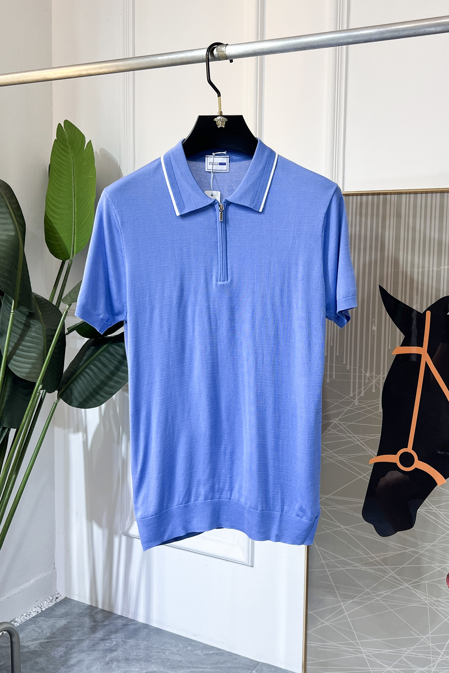 NO:526424,Zilli- 2025ss Spring and Summer latest hit short-sleeved T-shirt, customized imported soft silk cotton fabric, fashionable brand element logo embellishment, breathable fabric, delicate and soft texture, close to the body, refreshing and smooth. Moisture-absorbing and sweating, simple and generous without losing fashion, three-dimensional cut, and the upper body is super stylish!  A must-have for fashionable trendy people. Size M-4XL is a maximum of 200 pounds to wear!  ,T-shirt,tees,t-shirt,alexander wang19860909Zilli- 2025ss春夏最新大爆款精品短袖T恤,定制进口轻柔天丝棉面料,时尚大牌元素logo点缀,会呼吸的面料,质感细腻柔软,贴身冰爽顺滑.吸湿排汗,简约大方又不失时尚,版型立体裁剪,上身超有型！时尚潮人必备款 尺码M-4XL 最大穿200斤！,,T-shirt,tees，t-shirt,alexander wang,Men's clothing