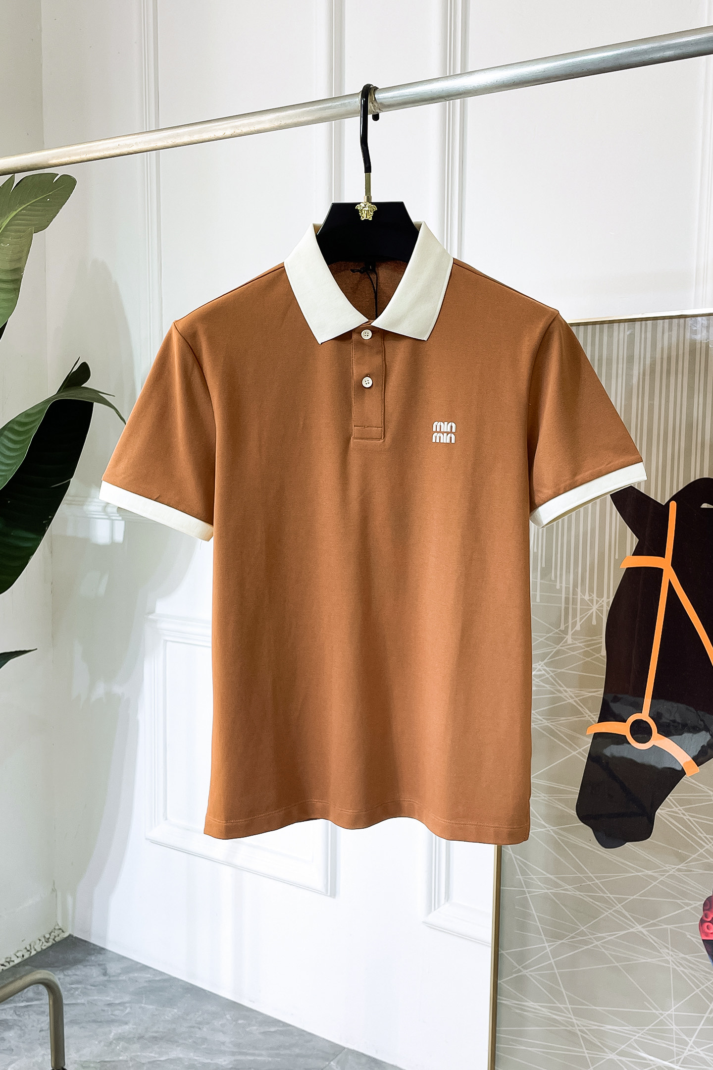 NO:520877,Misunderstanding - The new polo collar short-sleeved series of the Year of Ss Snake Spring and Summer. Selected high-quality bead floor cotton fabrics, fashionable brand elements logo design, excellent upper body style, delicate, comfortable and breathable fabric, super beautiful and stylish men's must-have style!  Size M-3XL can wear up to 190 catties!  ,T-shirt,alexander wang19860909谬谬 - ss蛇年春夏新款polo领短袖系列.精选优质珠地棉面料,时尚大牌元素logo设计,上身版型超赞,面料细腻舒适透气,随意搭配都超级好看时尚型男必备款哦！尺码M-3XL 最大可穿190斤！,,T-shirt,alexander wang,Men's clothing