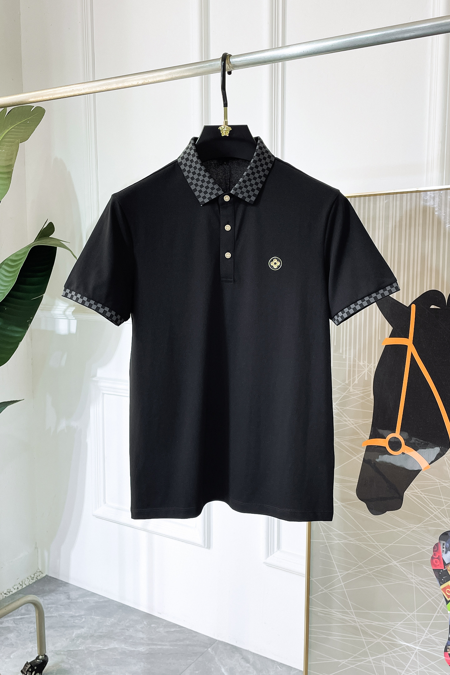 NO:520878,LV - Ss Snake Spring and Summer New Polo Collar Short Sleeve Series. Selected high-quality bead floor cotton fabric, fashionable brand element logo design, excellent upper body style, delicate, comfortable and breathable fabric, super beautiful and stylish men's must-have style!  Size M-3XL can wear up to 190 catties!  ,,louis vuitton,T-shirt,alexander wang19860909LV - ss蛇年春夏新款polo领短袖系列.精选优质珠地棉面料,时尚大牌元素logo设计,上身版型超赞,面料细腻舒适透气,随意搭配都超级好看时尚型男必备款哦！尺码M-3XL 最大可穿190斤！,,louis vuitton,T-shirt,alexander wang,Men's clothing