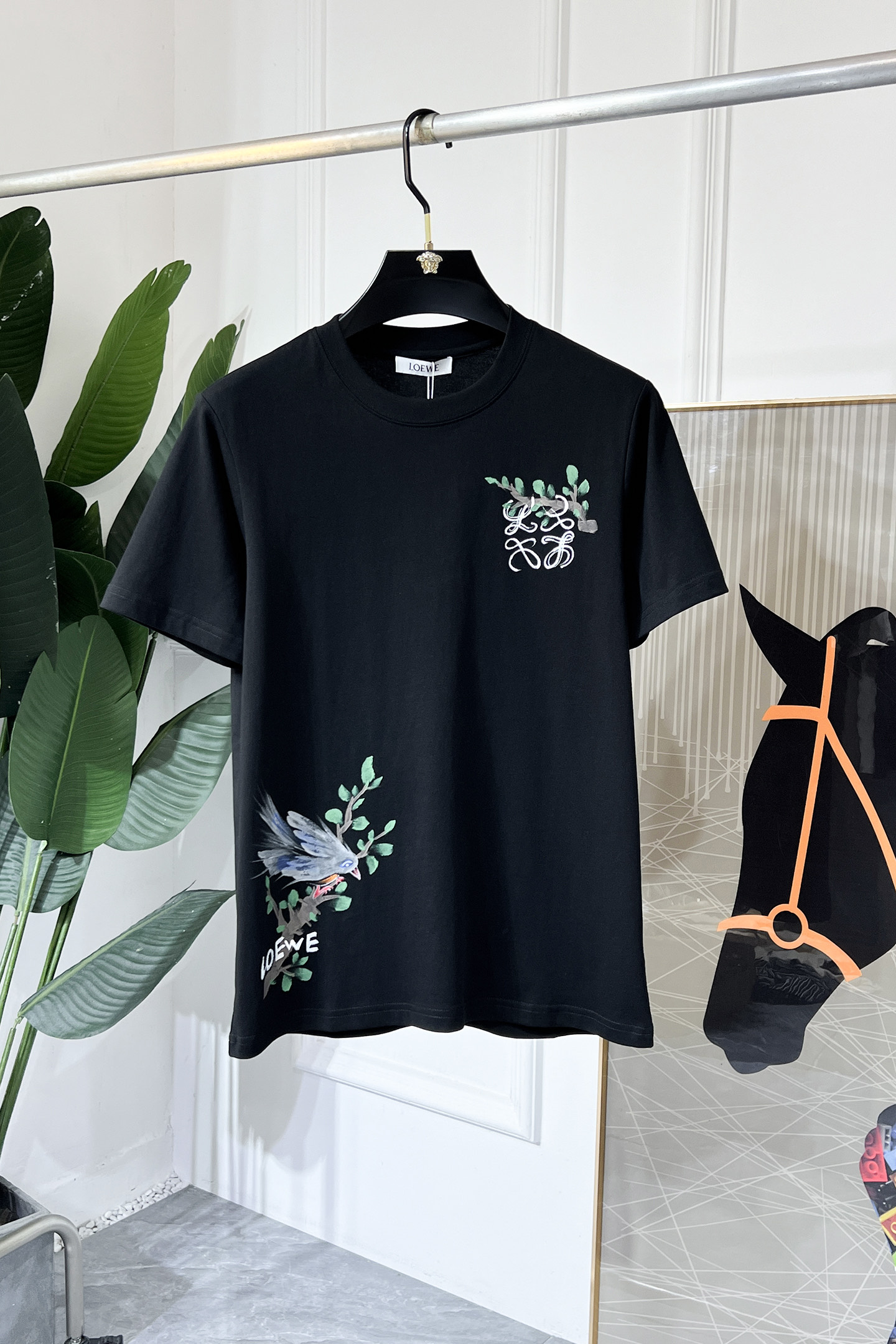 NO:523185,Luo Yiwei - 2025ss Snake Year New Year Spring and Summer Boutique Short-sleeved T-shirts Synchronized by the official website High-end quality Customized top-level pure fabrics, 1:1 made by top manufacturers, fashionable big brand heavy craftsmanship logo design, soft and delicate touch, skin-friendly and comfortable to wear, versatile and casual, the upper body is very good, handsome, a must-have for trendy men Size M-3XL Maximum wearable 200 pounds!  ,T-shirt,tees,t-shirt,alexander wang19860909罗薏葳 - 2025ss蛇年贺岁款春夏精品短袖T恤 官网同步 高端品质 定制顶级纯面料,顶级大厂1:1制作,时尚大牌重工艺logo设计,手感柔软细腻 穿着亲肤舒适 百搭休闲 上身非常赞 帅气 潮男必备品 尺码M-3XL 最大可穿200斤！,,T-shirt,tees，t-shirt,alexander wang,Men's clothing