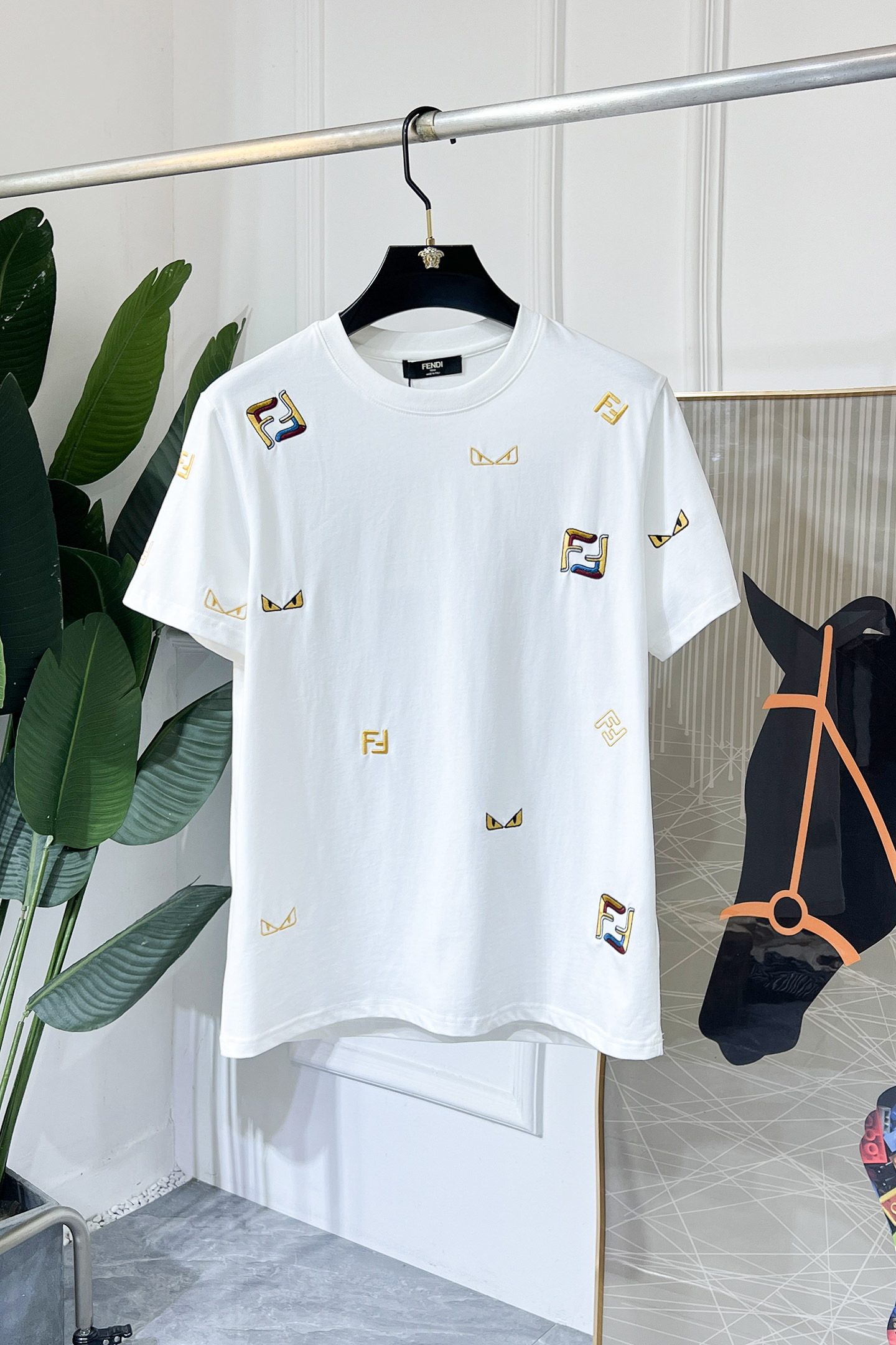 NO:523187,Fendi - 2025ss Snake Year New Year Spring and Summer Boutique Short-sleeved T-shirts Synchronized by the official website High-end quality Customized top-level pure fabrics, 1:1 made by top manufacturers, fashionable big brand heavy craftsmanship logo design, soft and delicate touch, skin-friendly and comfortable to wear, versatile and casual, the upper body is very good, handsome, a must-have for trendy men Size M-3XL Maximum wearable 200 pounds!  ,fendi,T-shirt,tees,t-shirt,alexander wang19860909芬迪- 2025ss蛇年贺岁款春夏精品短袖T恤 官网同步 高端品质 定制顶级纯面料,顶级大厂1:1制作,时尚大牌重工艺logo设计,手感柔软细腻 穿着亲肤舒适 百搭休闲 上身非常赞 帅气 潮男必备品 尺码M-3XL 最大可穿200斤！,,fendi,T-shirt,tees，t-shirt,alexander wang,Men's clothing