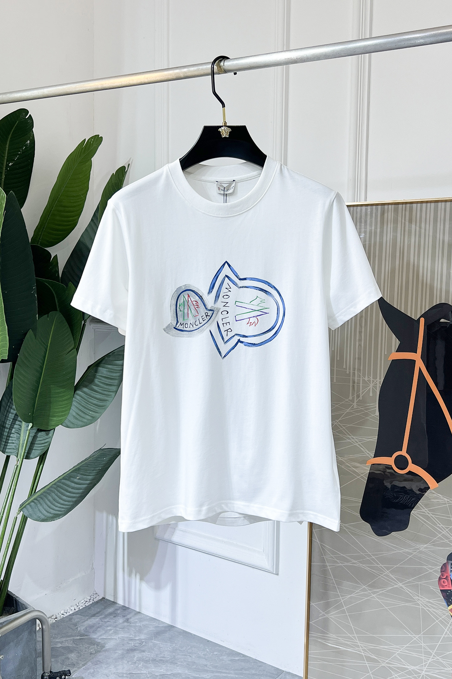 NO:523181,The 2025ss Snake Year New Year New Year Spring and Summer Boutique Short-sleeved T-shirts Synchronized by the official website High-end quality Customized top-level pure fabrics, 1:1 made by top manufacturers, fashionable big brand heavy craftsmanship logo design, soft and delicate touch, skin-friendly and comfortable to wear, versatile and casual, the upper body is very good, handsome, a must-have for trendy men Size M-3XL, up to 200 pounds to wear!  ,Moncler,T-shirt,tees,t-shirt,alexander wang19860909蒙口- 2025ss蛇年贺岁款春夏精品短袖T恤 官网同步 高端品质 定制顶级纯面料,顶级大厂1:1制作,时尚大牌重工艺logo设计,手感柔软细腻 穿着亲肤舒适 百搭休闲 上身非常赞 帅气 潮男必备品 尺码M-3XL 最大可穿200斤！,,Moncler,T-shirt,tees，t-shirt,alexander wang,Men's clothing