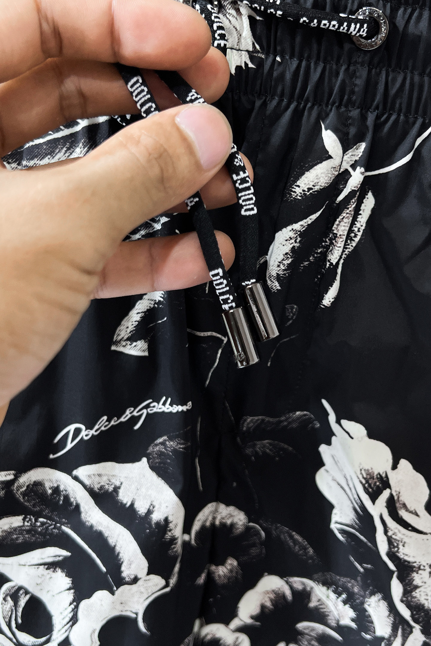 P190🔥🔥DolceGabbana  2025ss夏季新款时尚沙滩裤短裤，经典插画logo．精选优质聚酯纤维面料、手感细腻，夏季必备单品、上身效果超帅气！尺码：44-54