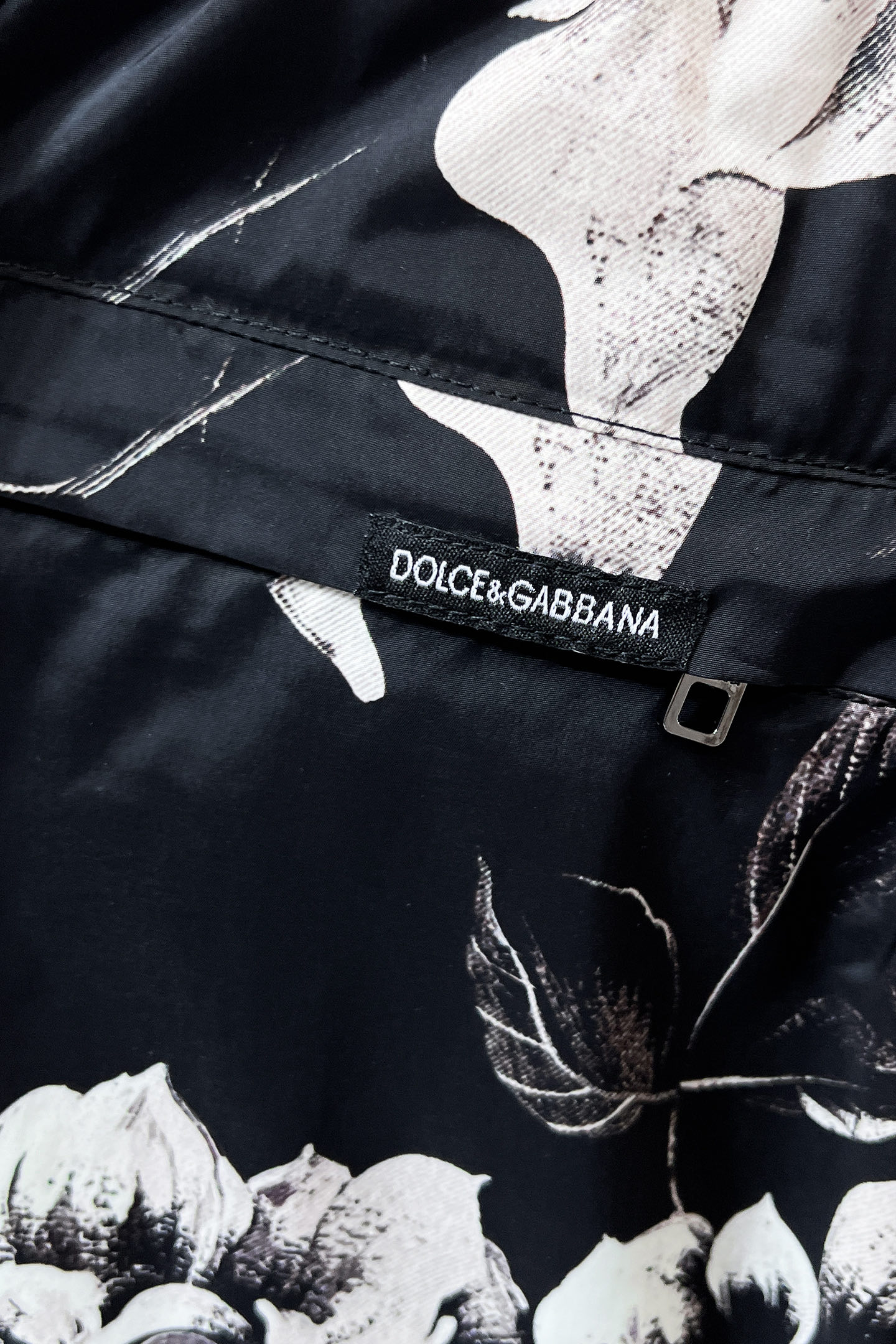 P190🔥🔥DolceGabbana  2025ss夏季新款时尚沙滩裤短裤，经典插画logo．精选优质聚酯纤维面料、手感细腻，夏季必备单品、上身效果超帅气！尺码：44-54