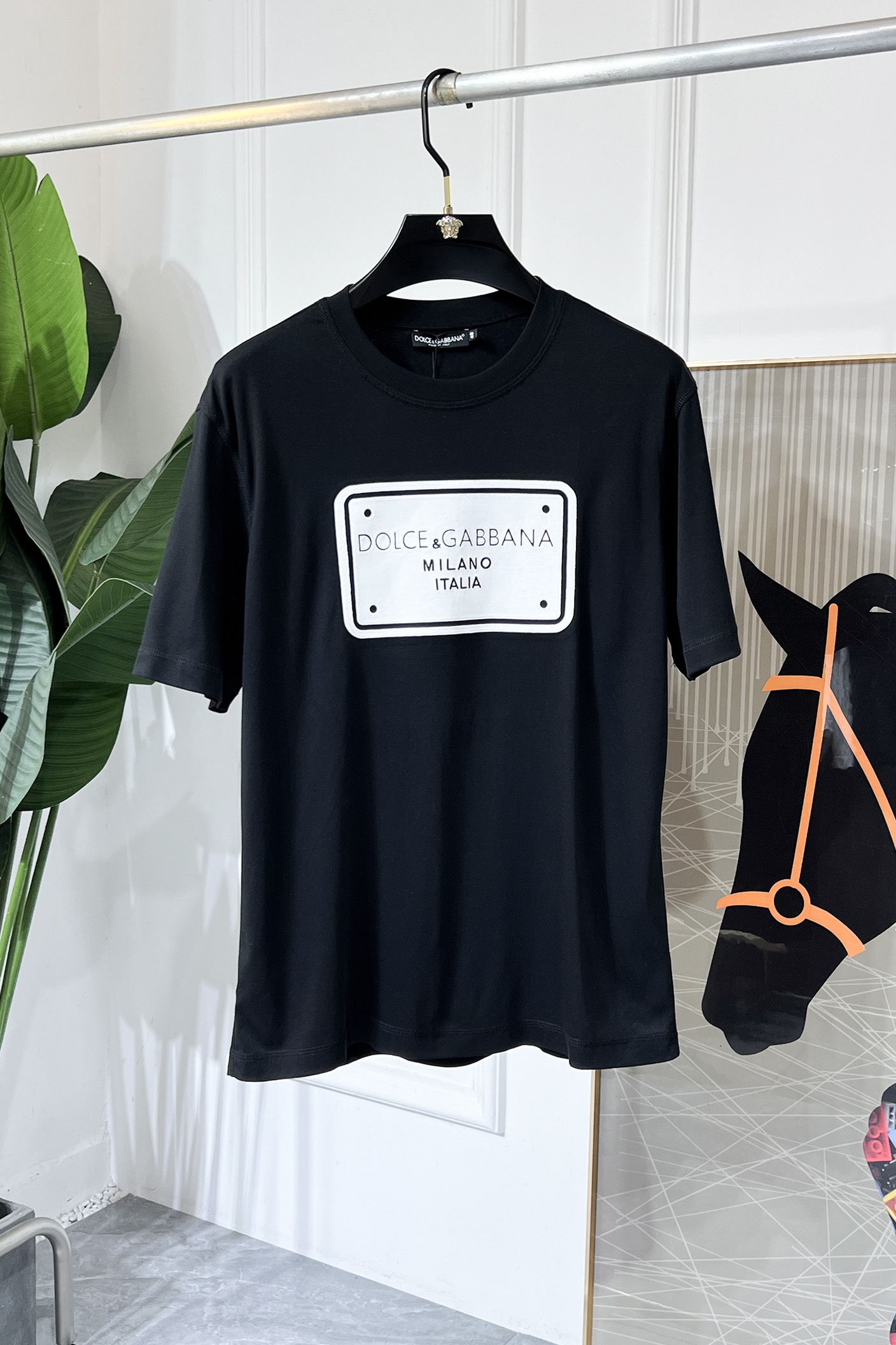 NO:847867,DG- 2026ss spring and summer boutique short-sleeved T-shirt, official website synchronization, high-end quality, customized top pure fabric, 1:1 production by top manufacturers, fashionable brand heavy craftsmanship logo design, soft and delicate feel, skin-friendly and comfortable to wear, versatile and casual, great upper body, handsome, a must-have for trendy men, size 44-54, can wear 120-210 pounds!  ,,T-shirt,tees,t-shirt,19860909DG- 2026ss春夏精品短袖T恤 官网同步 高端品质 定制顶级纯面料,顶级大厂1:1制作,时尚大牌重工艺logo设计,手感柔软细腻 穿着亲肤舒适 百搭休闲 上身非常赞 帅气 潮男必备品 尺码44-54 可穿120-210斤！,,T-shirt,tees，t-shirt,,Men's clothing