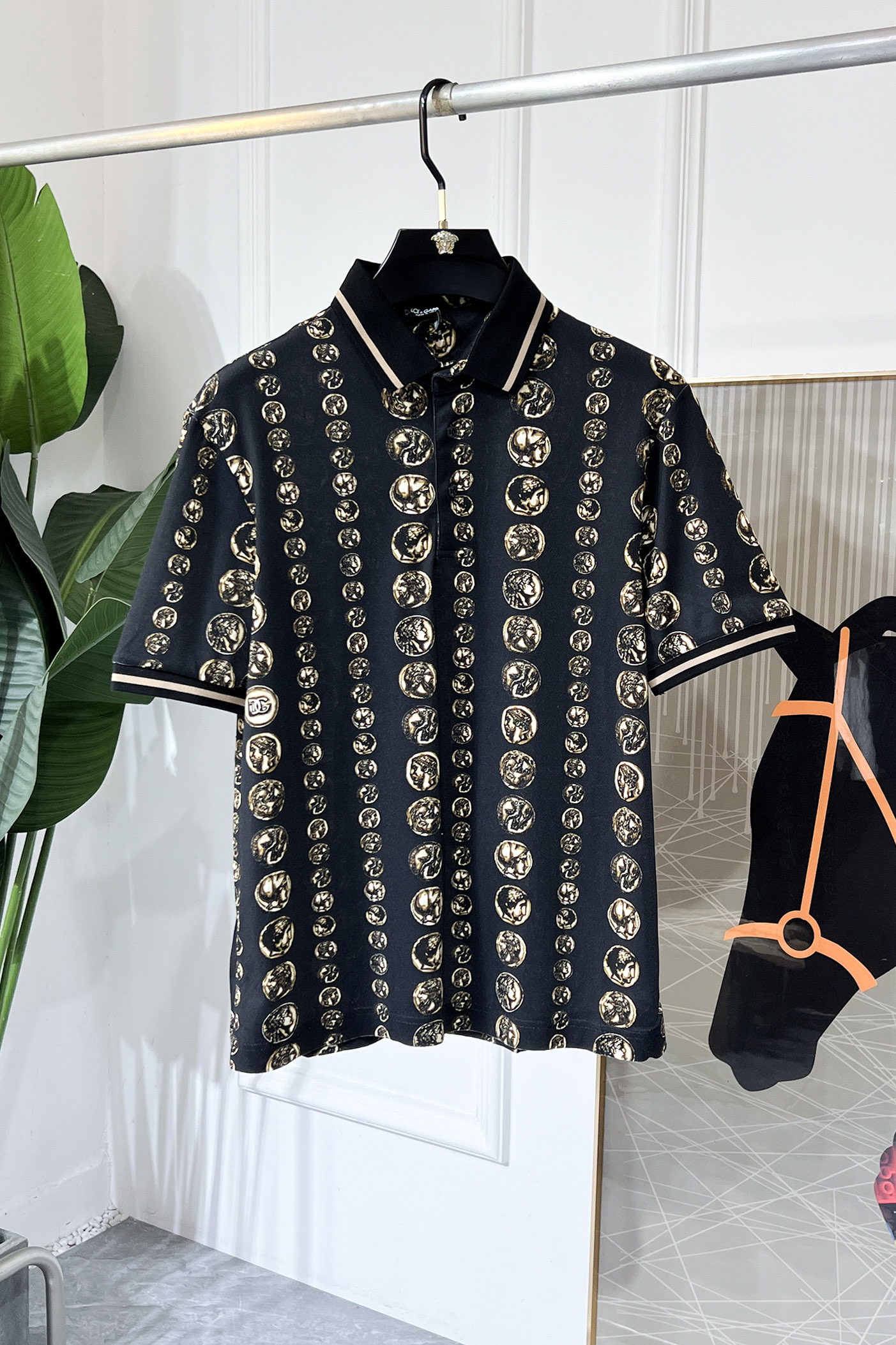 NO:526425,DG - 2025ss Spring and Summer New Polo Collar Short Sleeve Series. Selected high-quality bead floor cotton fabric, fashionable brand element logo design, excellent upper body style, delicate, comfortable and breathable fabric, super beautiful and stylish men's must-have style!  Size 44-54 Maximum wear 200 catties!  ,T-shirt,alexander wang19860909DG - 2025ss春夏新款polo领短袖系列.精选优质珠地棉面料,时尚大牌元素logo设计,上身版型超赞,面料细腻舒适透气,随意搭配都超级好看时尚型男必备款哦！尺码44-54 最大穿200斤！,,T-shirt,alexander wang,Men's clothing