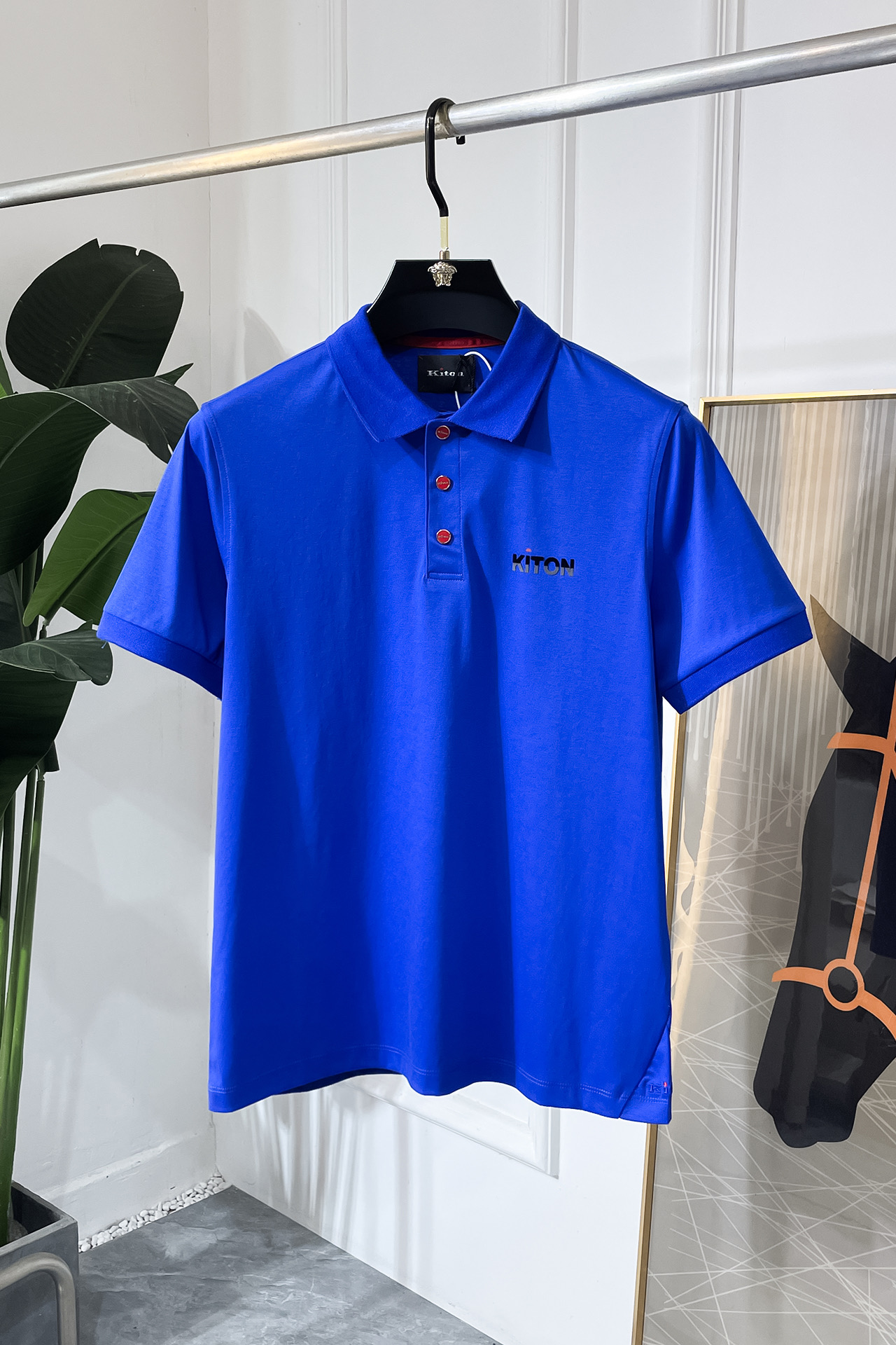 NO:523180,Kit on - 2025ss Spring and Summer New Polo Collar Short Sleeve Series. Selected high-quality long velvet cotton fabric, fashionable brand element logo design, excellent upper body style, delicate, comfortable and breathable fabric, super good-looking, fashionable and handsome men's must-have style!  Size M-4XL is up to 200 catties!  ,T-shirt,alexander wang19860909kit on - 2025ss春夏新款polo领短袖系列.精选优质长绒棉面料,时尚大牌元素logo设计,上身版型超赞,面料细腻舒适透气,随意搭配都超级好看时尚型男必备款哦！尺码M-4XL最大穿200斤！,,T-shirt,alexander wang,Men's clothing