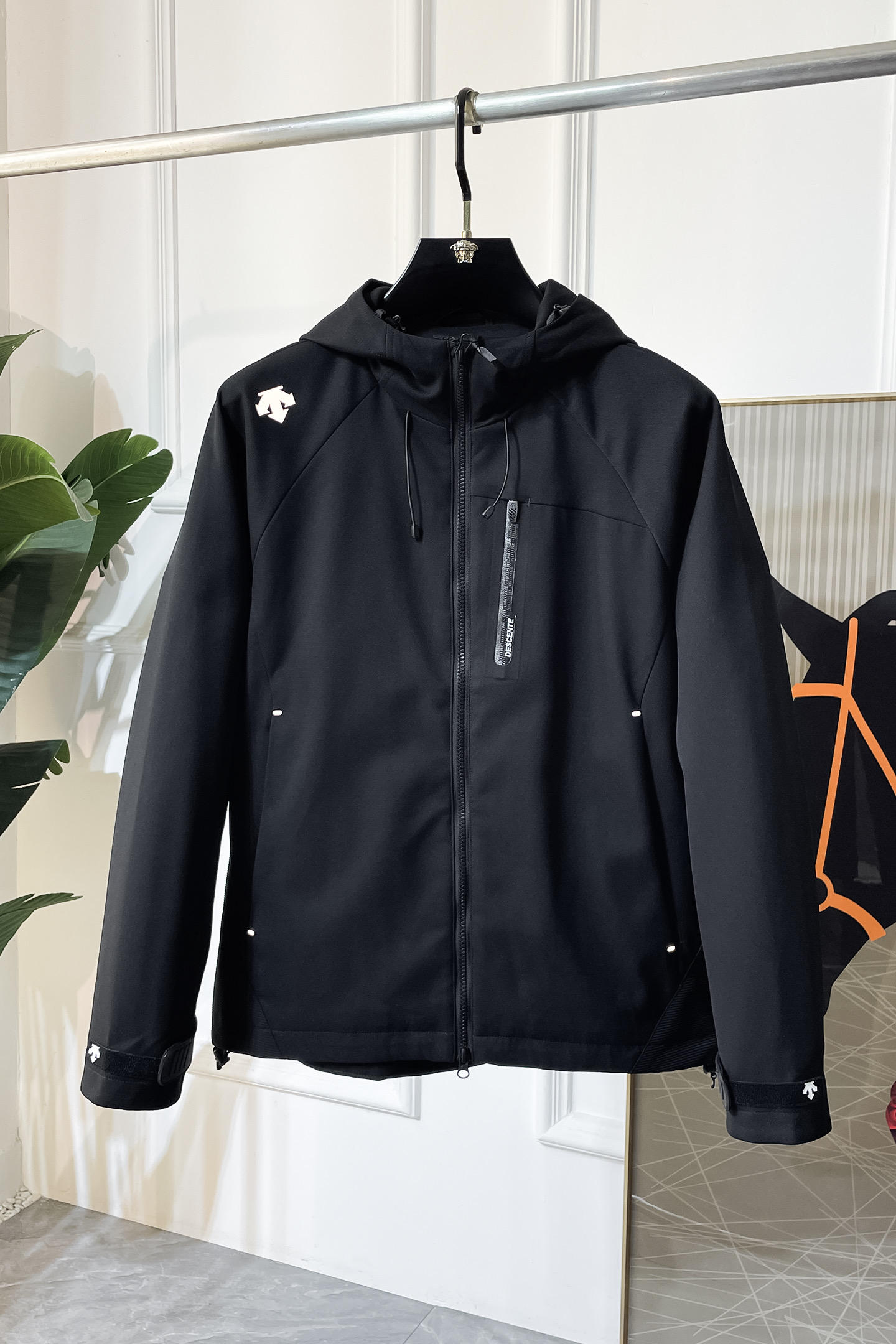 NO:520891,DiSant - SS Fall and Winter boutique jackets, customized high-quality polyester fabric!  Top-level fashion brand elements logo design, complete with three standards!  The original hardware and accessories have smooth lines and exquisite craftsmanship, excellent upper body style, comfortable fabric, windproof and warm, and casual matching are very fashionable, handsome, casual and fashionable men's must-have!  Size M-3XL can wear up to 190 catties!  ,,jackets & coats,jackets & coats,alexander wang19860909迪桑特 - ss秋冬大爆款精品夹克外套,定制高品质聚酯纤维面料！顶级时尚大牌元素logo设计,三标齐全！原版五金辅料,线条流畅,工艺精致,上身版型超赞,面料舒适,挡风保暖,随意搭配都非常时尚帅气休闲时尚男仕必备款哦！尺码M-3XL 最大可穿190斤！,,jackets & coats,jackets & coats,alexander wang,Men's clothing