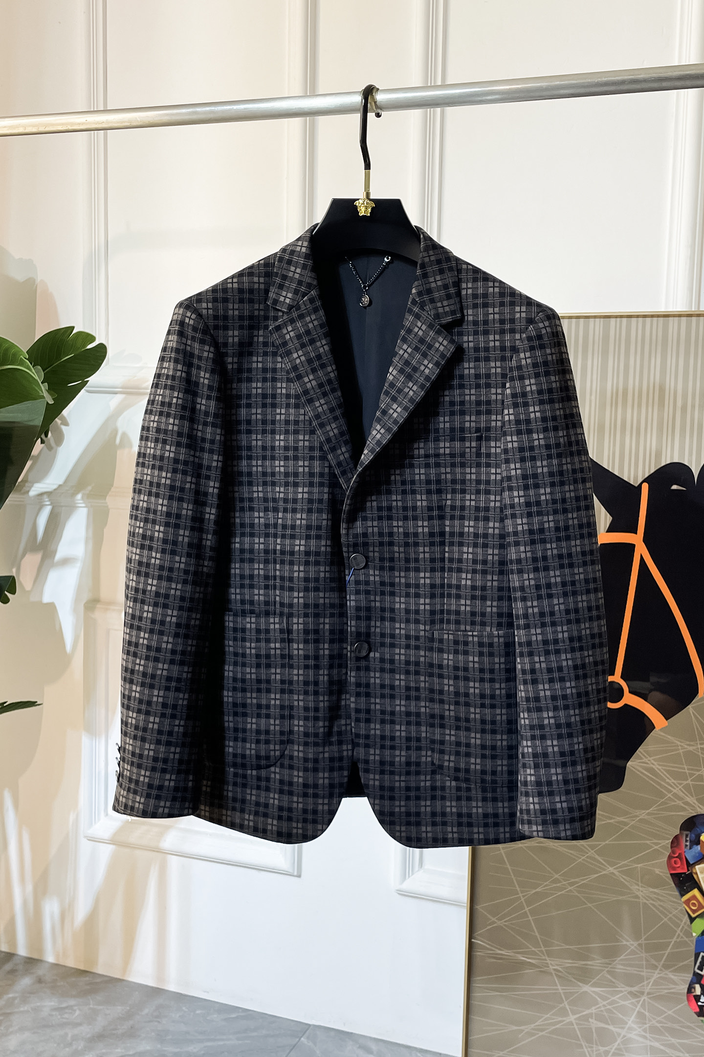 NO:522017,Burberry - 2025ss Snake Year Autumn and Winter Casual Suit Jacket is the most fashionable and simple design, atmospheric and decent, and it highlights the exquisiteness in a casual manner. Fabric This technology customized polyester fiber fabric is not a traditional design, it looks more young and fashionable. Details are very particular. The upper body effect is a regular style but the tailoring is very special. The effect is not loose or slim. It is moderate. No matter how fat and thin you wear it, there are different styles and sizes 48-56, burberry, jackets & coats, business suit, alexander wang19860909巴宝莉 - 2025ss蛇年秋冬大爆款休闲西装外套 最为时尚简约设计,大气得体,随意中凸显精致.面料 此款科技定制聚酯纤维面料, 不是传统的设计 更加显得年轻时尚 细节 非常讲究 上身效果属于常规款但是剪裁非常特别 效果并不是宽松 也不是修身 属于适中 无论胖瘦穿上身 都有不同的风格尺码48-56,,burberry,jackets & coats,business suit,alexander wang,Men's clothing