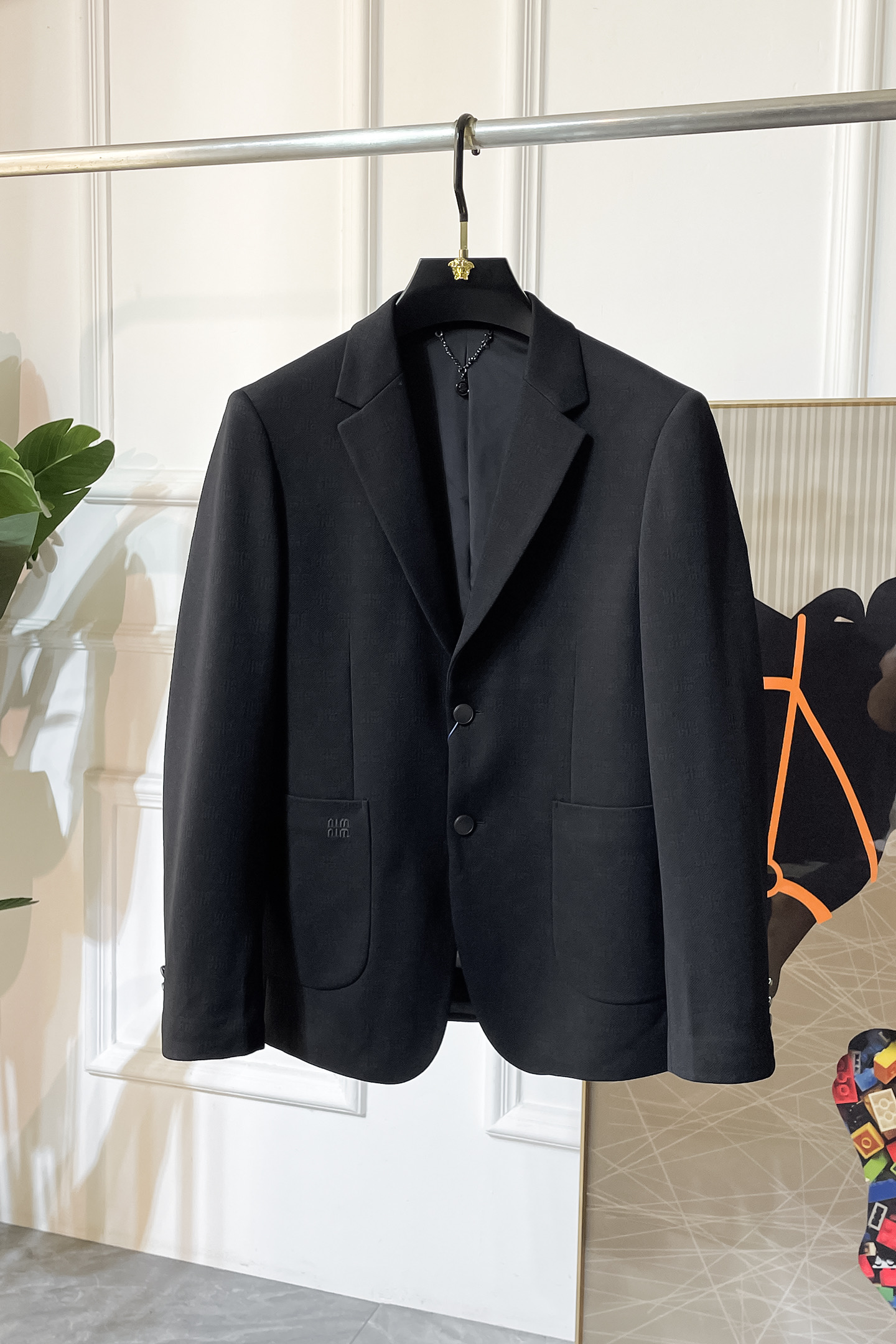 NO:522019,Fall and fall - 2025ss Snake Year's autumn and winter hottest casual suit jacket. The most fashionable and simple design, atmospheric and decent, highlighting exquisiteness in a casual manner. Fabric This technology customized polyester fiber fabric is not a traditional design, it looks more young and fashionable. Details are very particular. The upper body effect is a regular style but the tailoring is very special. The effect is not loose or slim. It is moderate. No matter how fat and thin you wear it, there are different styles and sizes 48-56,,jackets & coats,business suit,alexander wang19860909谬谬 - 2025ss蛇年秋冬大爆款休闲西装外套 最为时尚简约设计,大气得体,随意中凸显精致.面料 此款科技定制聚酯纤维面料, 不是传统的设计 更加显得年轻时尚 细节 非常讲究 上身效果属于常规款但是剪裁非常特别 效果并不是宽松 也不是修身 属于适中 无论胖瘦穿上身 都有不同的风格尺码48-56,,jackets & coats,business suit,alexander wang,Men's clothing