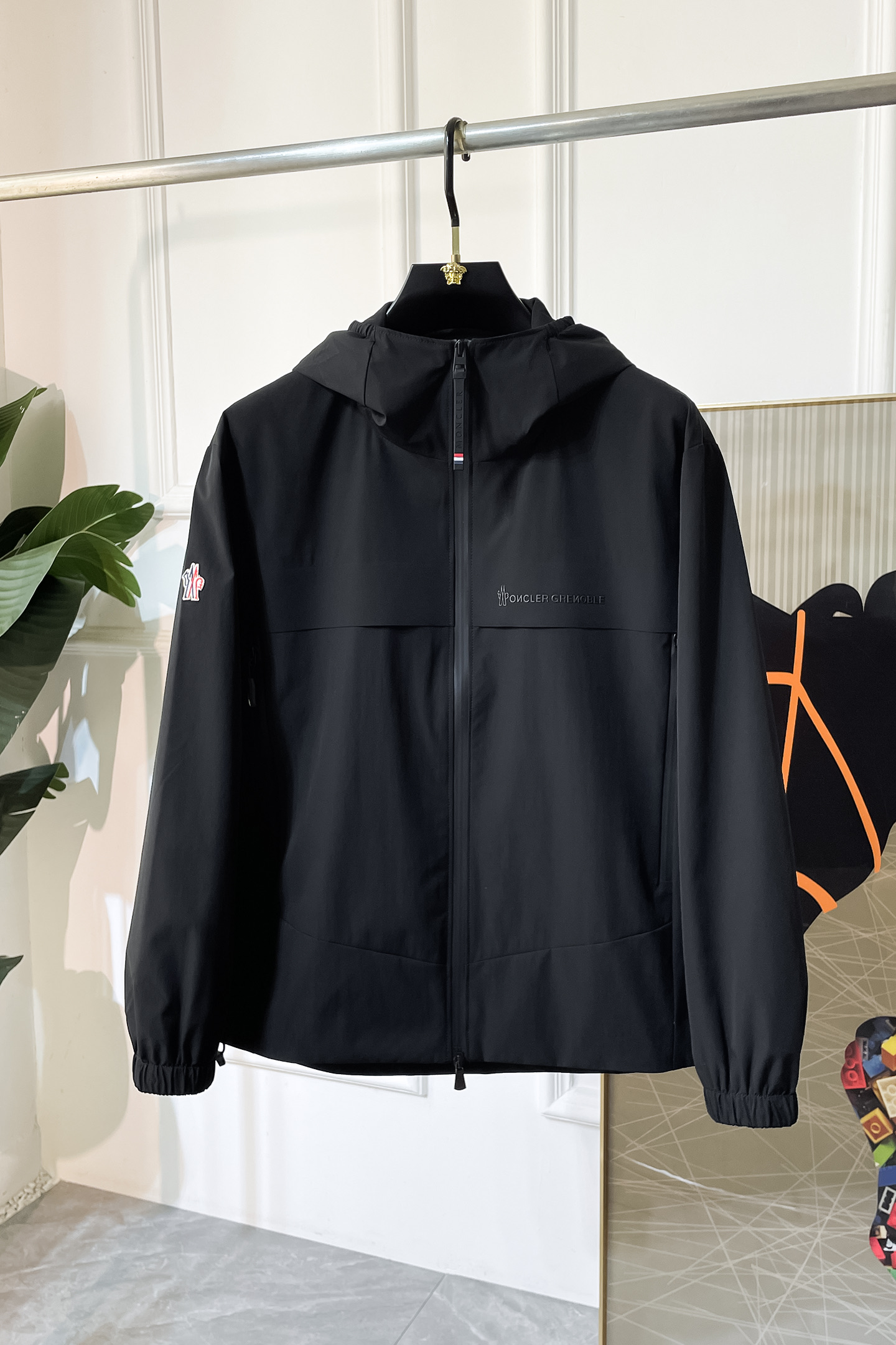 NO:523121,Covered - 2025ss autumn and winter hot cotton jacket, customized high-quality polyester fiber fabric!  Top-level fashion brand elements logo design, complete with three standards!  The original hardware and accessories have smooth lines and exquisite craftsmanship, excellent upper body style, comfortable fabric, windproof and warm, and casual matching are very fashionable, handsome, casual and fashionable men's must-have!  Size M-3XL can wear up to 190 catties!  ,Moncler,jackets & coats,alexander wang19860909蒙口 - 2025ss秋冬大爆款加棉夹克,定制高品质聚酯纤维面料！顶级时尚大牌元素logo设计,三标齐全！原版五金辅料,线条流畅,工艺精致,上身版型超赞,面料舒适,挡风保暖,随意搭配都非常时尚帅气休闲时尚男仕必备款哦！尺码M-3XL 最大可穿190斤！,,Moncler,jackets & coats,alexander wang,Men's clothing