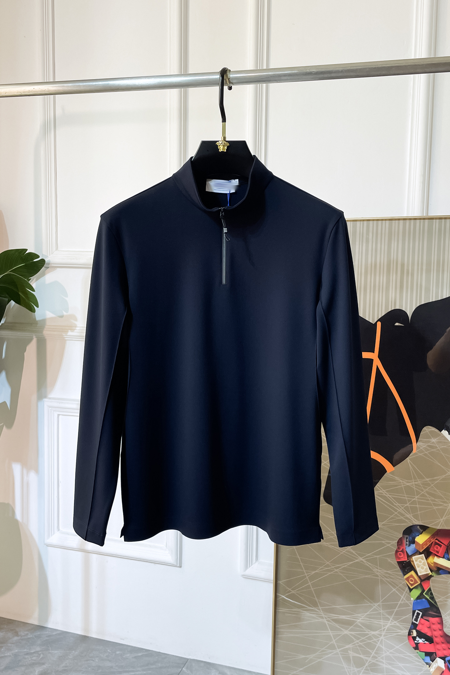 NO:520890,alo-ss autumn and winter counter hit sweatshirt T-shirt, custom high-end cotton fabric!  Fashionable big-name element craft design, soft, delicate, comfortable and warm, and multiple craftsmanship production, men's wardrobe is indispensable for basic base shirts. They can be used to match various clothing anytime and anywhere to meet your daily needs. The clothes design is simple but not simple. Dear, hurry up and buy it. Standard version size M-3XL, maximum wearable 190 kilograms!  , hoodie,sweatshirts,tees,t-shirt,alexander wang19860909alo - ss秋冬季专柜大爆款卫衣T恤,采用定制高级棉面料！时尚大牌元素工艺设计,柔软细腻舒适保暖,多重工艺制作,男人的衣柜都少不了基础打底衫 随时随地都可以拿来搭配各种服饰 满足您日常生活需求 ,衣服设计简约而不简单 , 亲们赶紧入手 标准版型 尺码M-3XL 最大可穿190斤！,,hoodie,sweatshirts,tees，t-shirt,alexander wang,Men's clothing