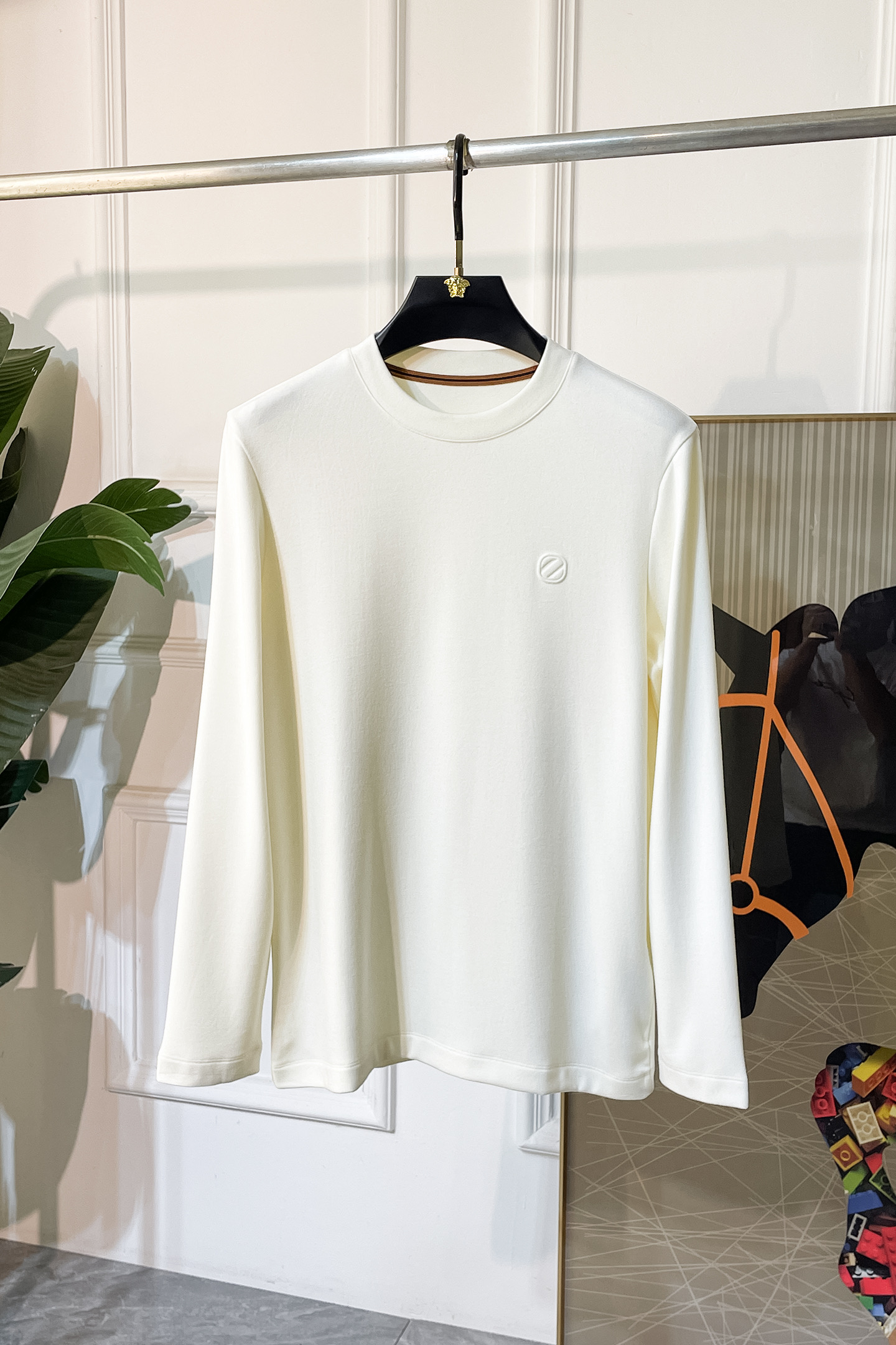 NO:522051,JINIA - 2025ss autumn clothing big long-sleeved T-shirt, using customized high-end cotton fabric, fashionable brand element logo design, soft, delicate, comfortable and warm, made with multiple craftsmanship, basic base shirts are indispensable for men's wardrobe. They can be matched with various clothing anytime and anywhere to meet your daily needs. The clothes design is simple but not simple. Dear, hurry up and buy it. Standard version size M~3XL, maximum wearable pounds!  ,zegna,tees,t-shirt,alexander wang19860909杰尼娅- 2025ss秋装大爆款长袖T恤,采用定制高级棉面料 时尚大牌元素logo设计,柔软细腻舒适保暖,多重工艺制作,男人的衣柜都少不了基础打底衫 随时随地都可以拿来搭配各种服饰 满足您日常生活需求 ,衣服设计简约而不简单 , 亲们赶紧入手 标准版型 尺码M~3XL 最大可穿斤！,,zegna,tees，t-shirt,alexander wang,Men's clothing