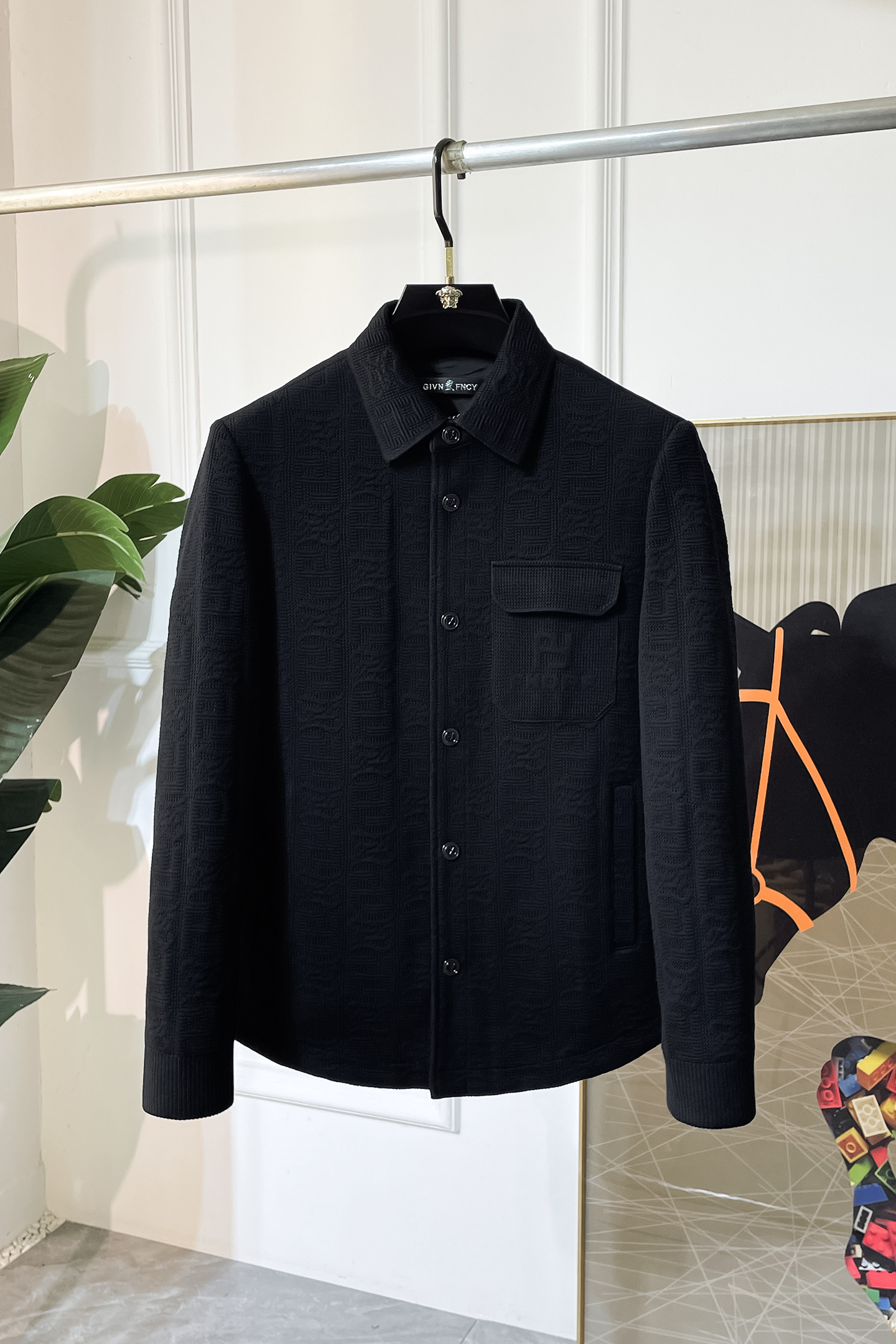 NO:520900,Fendi - SS Fall and Winter Big Boutique Knitted Jacket Jacket, Customized High-quality Polyester Fabric!  Top-level fashion brand elements logo design, complete with three standards!  The original hardware and accessories have smooth lines and exquisite craftsmanship, excellent upper body style, comfortable fabric, windproof and warm, and casual matching are very fashionable, handsome, casual and fashionable men's must-have!  Size M-3XL can wear up to 190 catties!  ,fendi,jackets & coats,jackets & coats,alexander wang19860909芬迪 - ss秋冬大爆款精品针织夹克外套,定制高品质聚酯纤维面料！顶级时尚大牌元素logo设计,三标齐全！原版五金辅料,线条流畅,工艺精致,上身版型超赞,面料舒适,挡风保暖,随意搭配都非常时尚帅气休闲时尚男仕必备款哦！尺码M-3XL 最大可穿190斤！,,fendi,jackets & coats,jackets & coats,alexander wang,Men's clothing