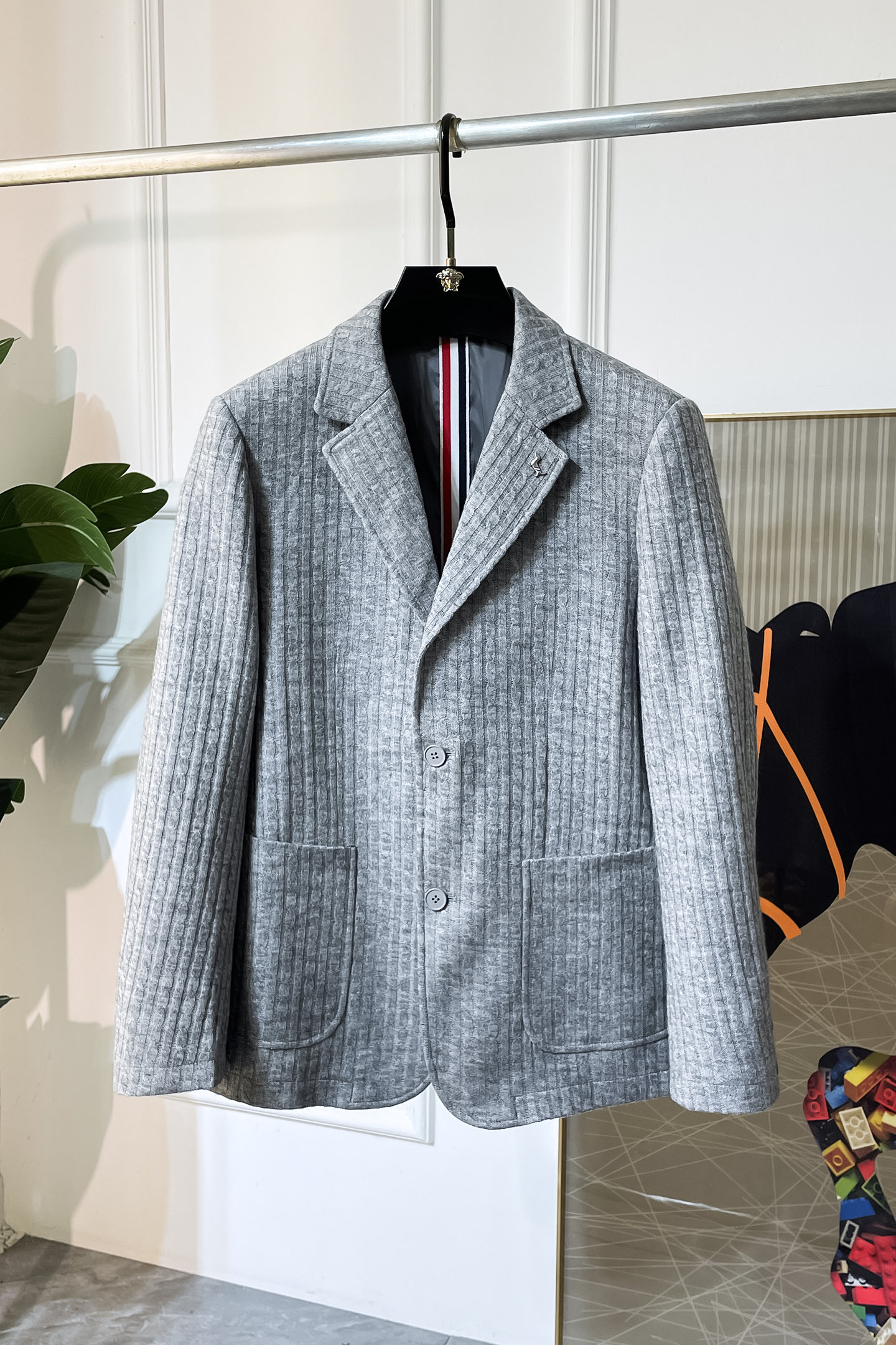 NO:519543,TB - 2025ss Snake Year Autumn and Winter Casual Wool Suit Jacket is the most fashionable and simple design, atmospheric and decent, and it highlights the exquisiteness in a casual manner. Fabric This technology customized polyester fiber fabric is not a traditional design, it looks more young and fashionable. Details are very particular. The upper body effect is a regular style but the tailoring is very special. The effect is not loose or slim. It is moderate. No matter how fat and thin you wear it, there are different styles and sizes 48-56,, jackets & coats, business suit, alexander wang19860909TB - 2025ss蛇年秋冬大爆款休闲羊毛西装外套 最为时尚简约设计,大气得体,随意中凸显精致.面料 此款科技定制聚酯纤维面料, 不是传统的设计 更加显得年轻时尚 细节 非常讲究 上身效果属于常规款但是剪裁非常特别 效果并不是宽松 也不是修身 属于适中 无论胖瘦穿上身 都有不同的风格尺码48-56,,jackets & coats,business suit,alexander wang,Men's clothing