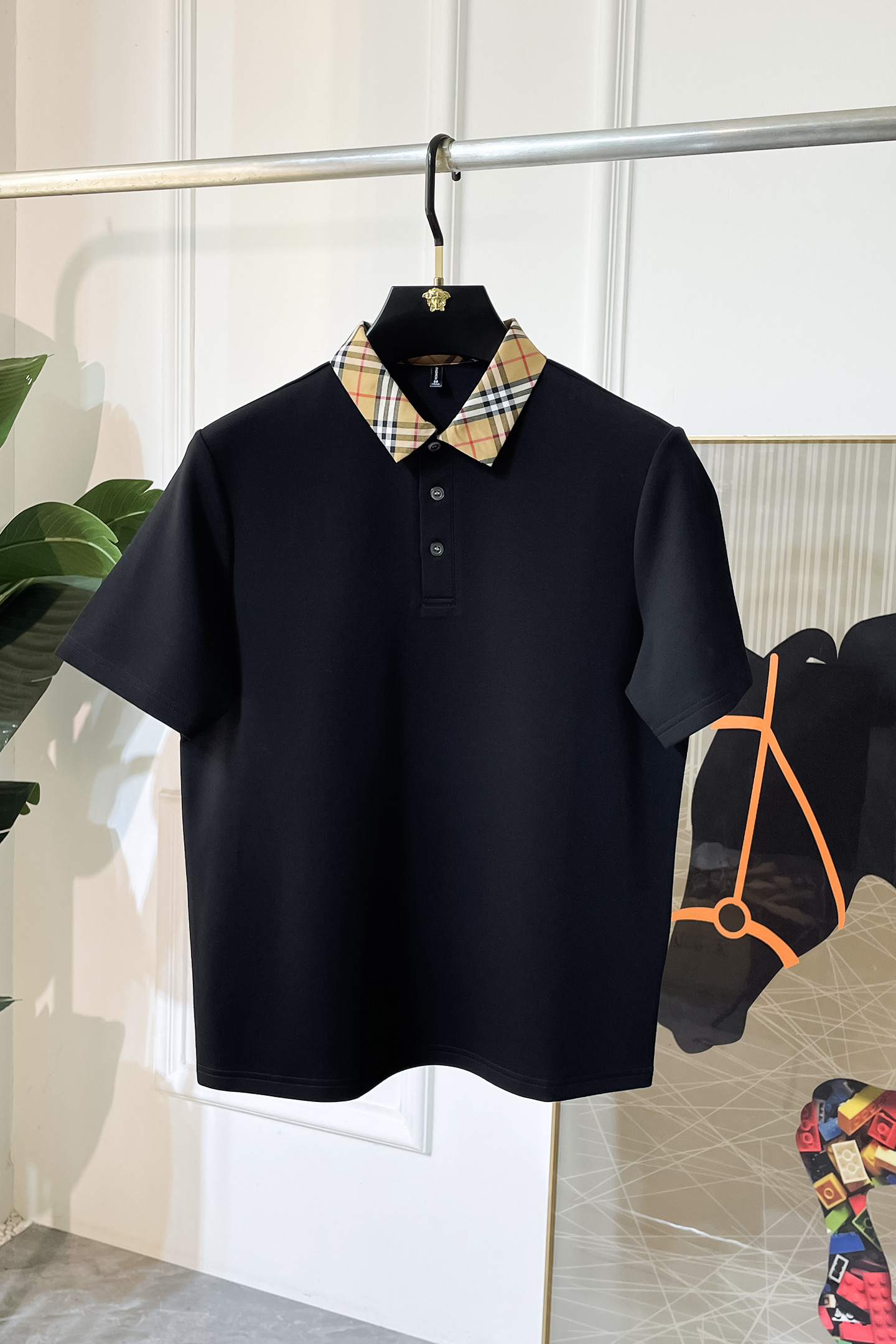 NO:519535,Burberry-2025ss autumn and winter half-sleeved knitted sweater series!  Casual business wear, essential for inner wear, selected top-split modal blend fabric, the fabric feels delicate, close-fitting and comfortable without thorning, the upper body style is good, warm, the counter logo design is very unique, male gods, don’t miss it!  Size M-3XL, burberry,alexander wang19860909巴宝莉-2025ss秋冬半袖针织毛衫系列！休闲商务外穿 内搭必备款,精选上等-精纺莫代尔混纺面料,面料手感细腻,贴身舒适不扎肉,上身版型好 穿着保暖,专柜标志设计非常独特,男神们别错过！ 尺码 M-3XL,,burberry,alexander wang,Men's clothing