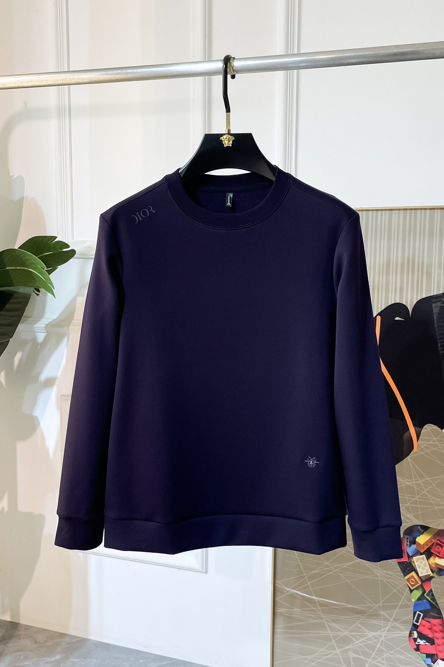 NO:520896,Dior - SS's new autumn style, the highest version of the fashionable pullover sweater, a must-have classic work every year. It is favored and praised by major stars. It is selected high-end European cotton blend fabrics, heavy craftsmanship production, original hardware and auxiliary material logo design, soft and smooth, and dense texture!  Fashionable and stylish upper body!  One of the impeccable must-choose styles for autumn!  M-3XL, dior, hoodie, sweatshirts, alexander wang19860909迪奥 - ss秋季大爆新款,最高版本时尚套头卫衣、每年必出的经典之作.受各大明星的青睐推崇,精选高端欧棉混纺面料,重工艺制作,原版五金辅料logo设计,柔软顺滑,质地密实！上身时尚有型！秋季无可挑剔必选款式之一！M-3XL,,dior,hoodie,sweatshirts,alexander wang,Men's clothing