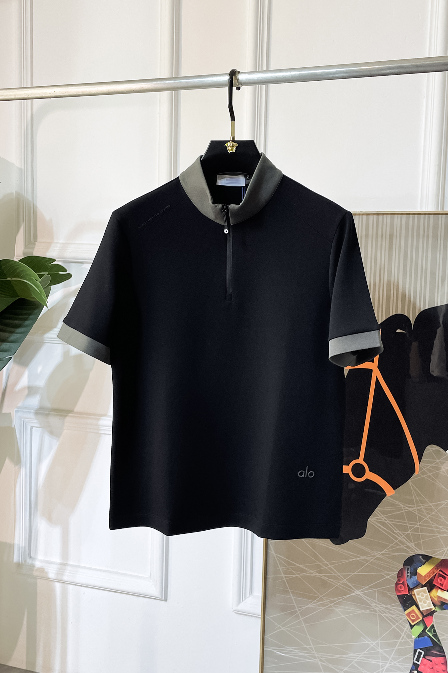 NO:521962,alo -2025ss autumn and winter half-sleeved sweater series!  Casual business wear, essential for inner wear, selected top-grade - worsted high-end cotton blend fabric, the fabric feels delicate, close-fitting and comfortable without thorning, the upper body style is good, wear warm, the counter logo design is very unique, male gods, don’t miss it!  Size M-3XL, alexander wang19860909alo -2025ss秋冬半袖毛衫系列！休闲商务外穿 内搭必备款,精选上等-精纺高级棉混纺面料,面料手感细腻,贴身舒适不扎肉,上身版型好 穿着保暖,专柜标志设计非常独特,男神们别错过！ 尺码 M-3XL,,alexander wang,Men's clothing