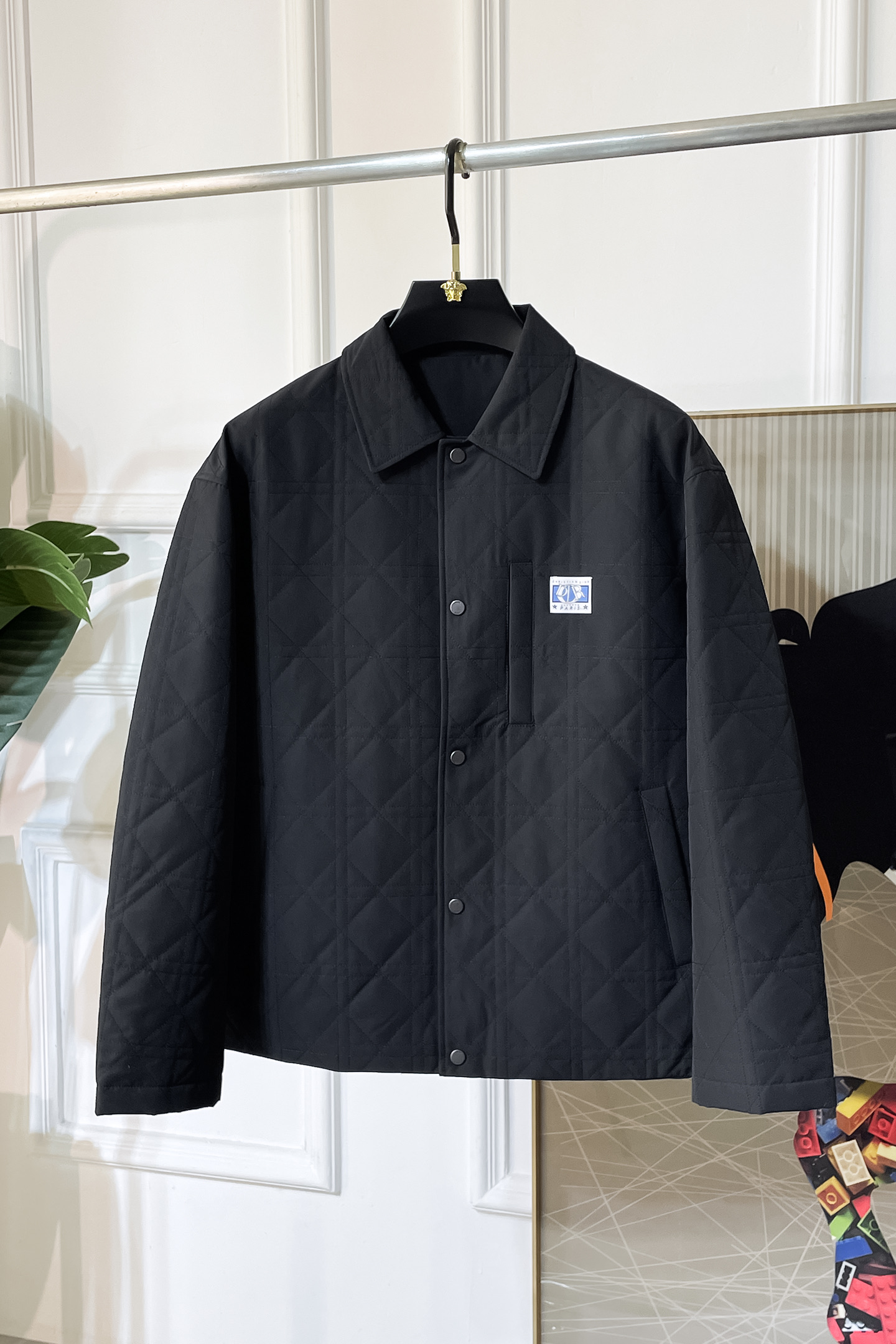 NO:528470,Dior - 2025ss early autumn new official website synchronized cotton jacket official website synchronized, original customized polyester fiber fabric, clean surface design, hat design is more windproof and warm, zipper design of clothes tilt design is stronger warm, the brand logo on the chest highlights the brand characteristics, which is consistent with the original version, the latest jacket model of the series pipe network is simple and not simple, original hardware and accessories, trendy and fashionable high-end people must leave the version!  Code count: M-3XL, dior, jackets & coats, hats, alexander wang19860909迪奥 - 2025ss早秋新款官网同步棉衣夹克 官网同步,原版订制聚酯纤维面料,面净版设计,戴帽设计更防风保暖,衣襟拉链设计保暖性更强,胸前品牌Logo标志彰显品牌特征,和原版一致,系列管网最新夹克款简约不简单的设计,原厂五金辅料,潮流时尚高档人士必留版！ 码数:M-3XL,,dior,jackets & coats,hats,alexander wang,Men's clothing