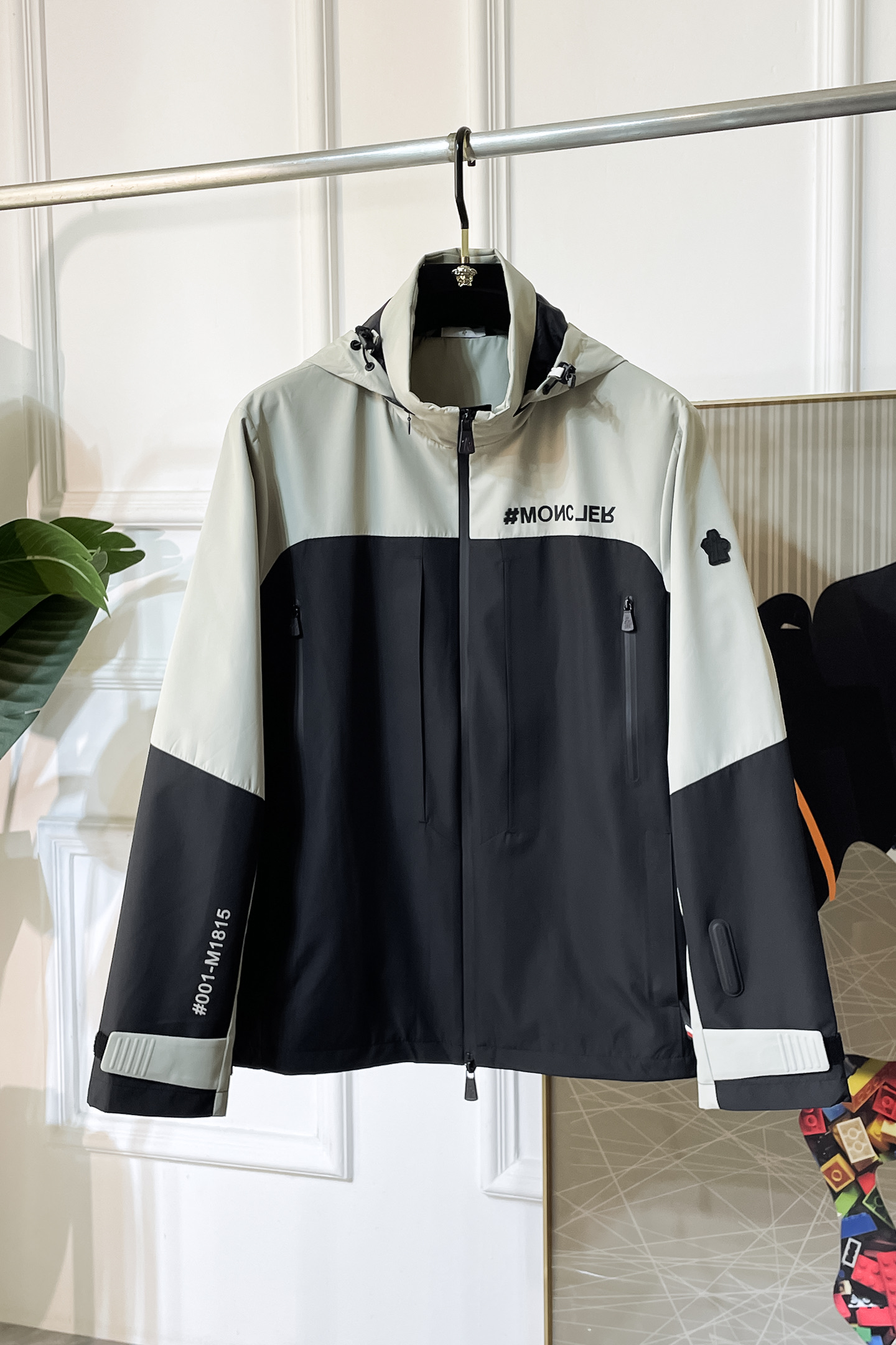 NO:519578,Covered - 2025ss autumn and winter boutique jackets, customized high-quality polyester fiber fabric!  Top-level fashion brand elements logo design, complete with three standards!  The original hardware and accessories have smooth lines and exquisite craftsmanship, excellent upper body style, comfortable fabric, windproof and warm, and casual matching are very fashionable, handsome, casual and fashionable men's must-have!  Size M-3XL can wear up to 190 catties!  ,Moncler,jackets & coats,jackets & coats,alexander wang19860909蒙口 - 2025ss秋冬大爆款精品夹克外套,定制高品质聚酯纤维面料！顶级时尚大牌元素logo设计,三标齐全！原版五金辅料,线条流畅,工艺精致,上身版型超赞,面料舒适,挡风保暖,随意搭配都非常时尚帅气休闲时尚男仕必备款哦！尺码M-3XL 最大可穿190斤！,,Moncler,jackets & coats,jackets & coats,alexander wang,Men's clothing