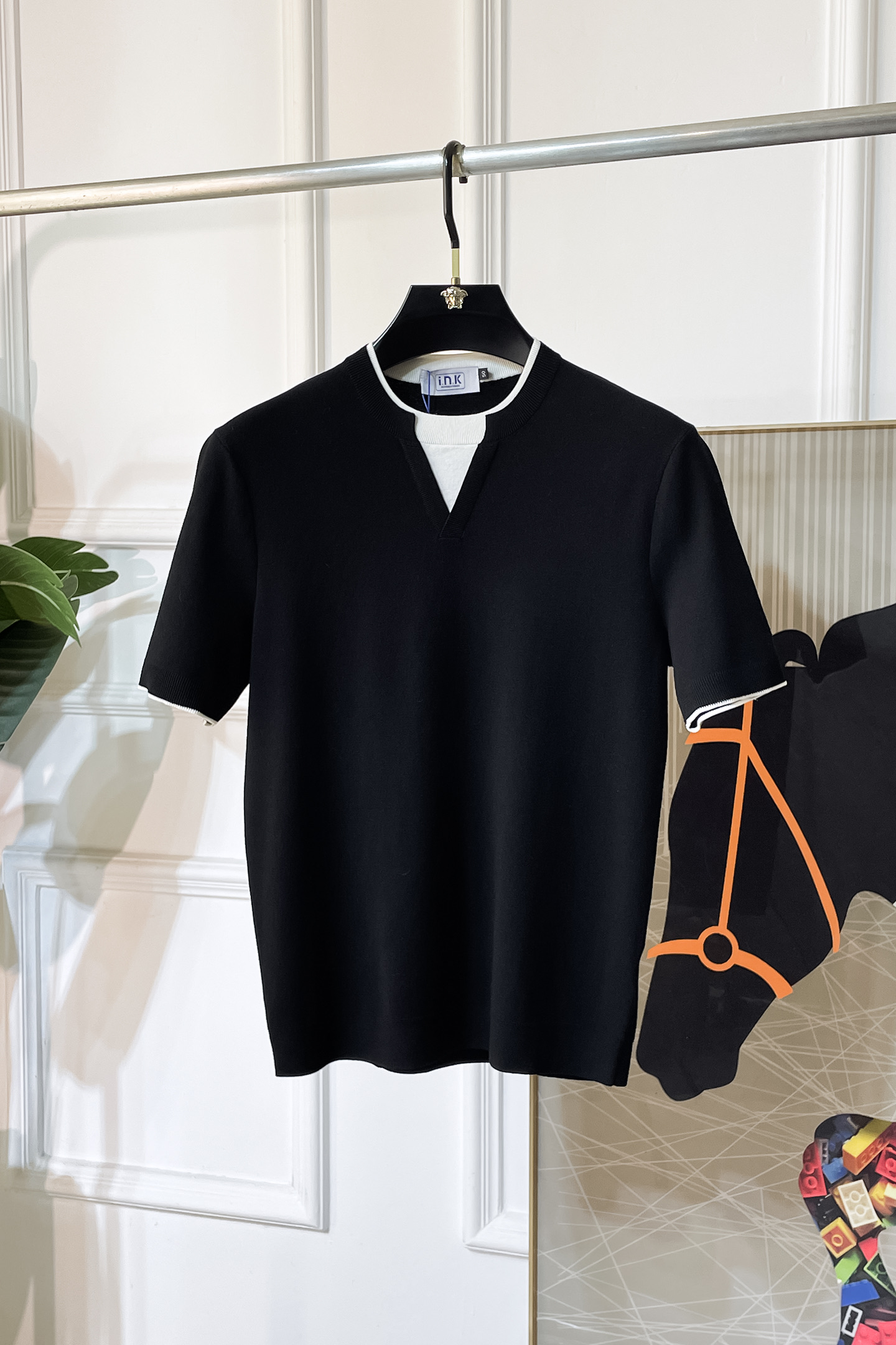 NO:521964,LP Noyou - 2025ss autumn and winter half-sleeved sweater series!  Casual business wear, essential for inner wear, selected top-grade - worsted mulberry silk blended fabric, delicate feel, close-fitting and comfortable without tying, good upper body style, warm wear, the counter logo design is very unique, male gods, don’t miss it!  Size M-3XL, loro piana, alexander wang19860909LP诺悠 -2025ss秋冬半袖毛衫系列！休闲商务外穿 内搭必备款,精选上等-精纺桑蚕丝混纺面料,面料手感细腻,贴身舒适不扎肉,上身版型好 穿着保暖,专柜标志设计非常独特,男神们别错过！ 尺码 M-3XL,,loro piana,alexander wang,Men's clothing