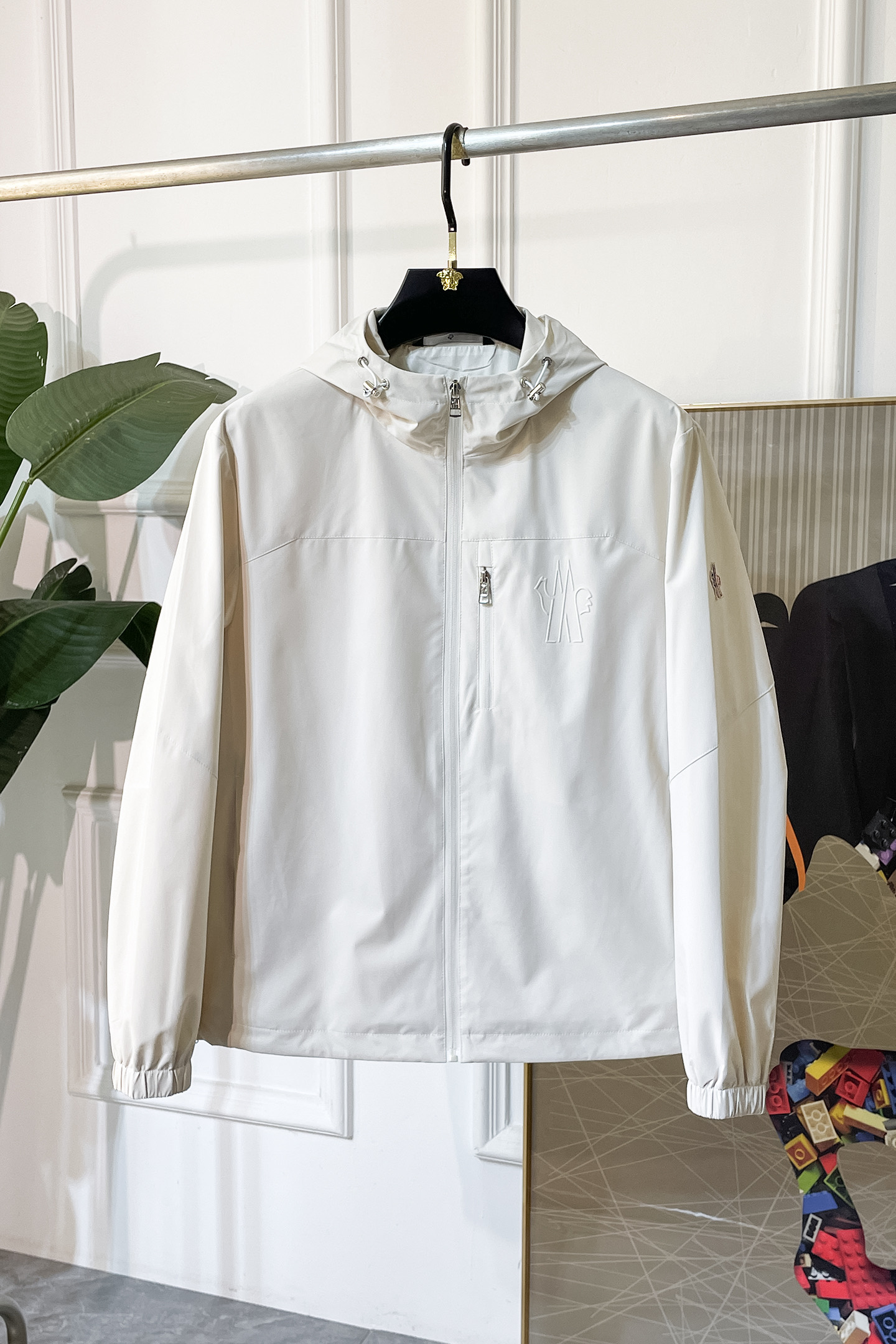 NO:519575,Covered - 2025ss autumn and winter boutique jackets, customized high-quality polyester fiber fabric!  Top-level fashion brand elements logo design, complete with three standards!  The original hardware and accessories have smooth lines and exquisite craftsmanship, excellent upper body style, comfortable fabric, windproof and warm, and casual matching are very fashionable, handsome, casual and fashionable men's must-have!  Size M-3XL can wear up to 190 catties!  ,Moncler,jackets & coats,jackets & coats,alexander wang19860909蒙口 - 2025ss秋冬大爆款精品夹克外套,定制高品质聚酯纤维面料！顶级时尚大牌元素logo设计,三标齐全！原版五金辅料,线条流畅,工艺精致,上身版型超赞,面料舒适,挡风保暖,随意搭配都非常时尚帅气休闲时尚男仕必备款哦！尺码M-3XL 最大可穿190斤！,,Moncler,jackets & coats,jackets & coats,alexander wang,Men's clothing