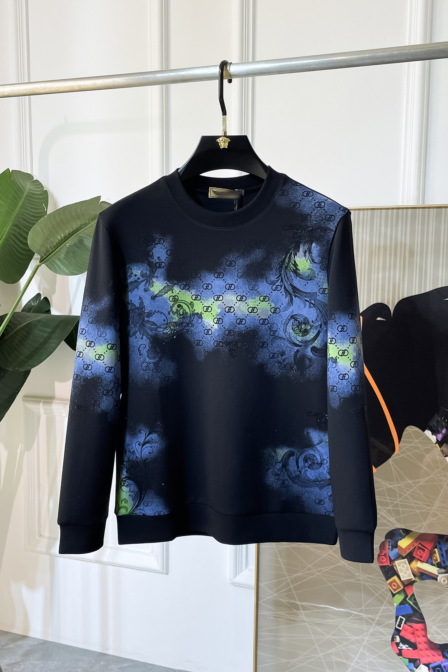 NO:519538,Guqi - 2025ss autumn new model, the highest version of fashionable pullover sweatshirt, a must-have classic work every year. It is favored and praised by major stars. It is selected high-end European cotton blend fabrics, heavy craftsmanship production, original hardware and auxiliary material logo design, soft and smooth, and dense texture!  Fashionable and stylish upper body!  One of the impeccable must-choose styles for autumn!  M-3XL, hoodie, sweatshirts, alexander wang19860909古奇 - 2025ss秋季大爆新款,最高版本时尚套头卫衣、每年必出的经典之作.受各大明星的青睐推崇,精选高端欧棉混纺面料,重工艺制作,原版五金辅料logo设计,柔软顺滑,质地密实！上身时尚有型！秋季无可挑剔必选款式之一！M-3XL,,hoodie,sweatshirts,alexander wang,Men's clothing