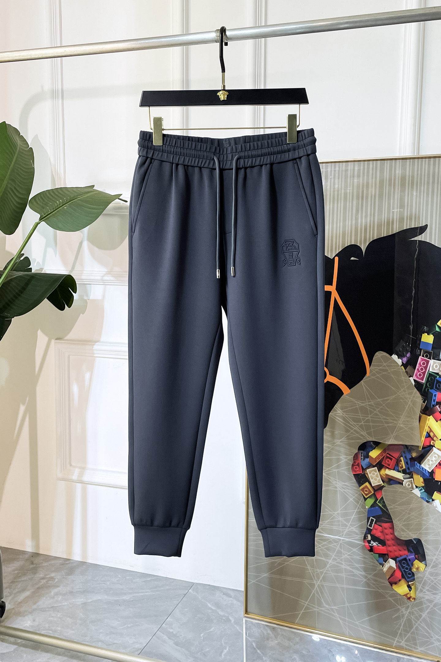 NO:521210,Bc - 2025ss autumn and winter counters are synchronized with hot casual pants. This season must be versatile styles. The upper body is extremely outstanding and super versatile. The original version is 1:1 replica, and the three standards are complete!  The latest fashion element design of the counter, imported fixed woven high-quality European cotton fabric, super good style, a must-have for casual and fashionable!  Highly recommended model S-4XL, alexander wang19860909Bc - 2025ss秋冬专柜同步爆款休闲裤,本季必入百搭款式,上身极为出挑,超级百搭款 ,原版1:1复刻,三标齐全！专柜最新时尚元素设计,进口定织高品质欧棉面料,版型超好,休闲时尚必备！强烈推荐款 尺码 S-4XL,,alexander wang,Men's clothing