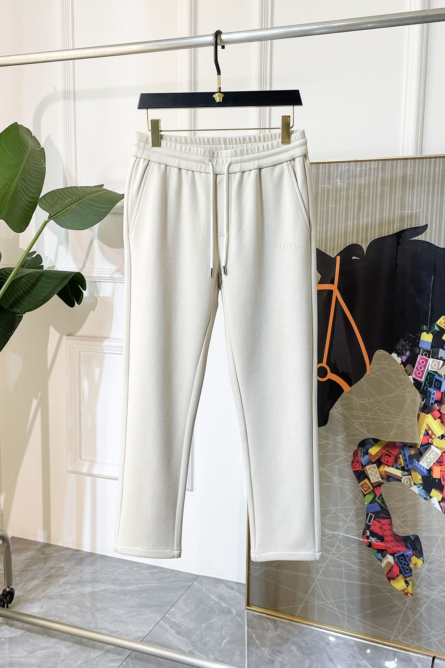 NO:521211,JINIA - 2025ss Autumn and Winter Counter synchronized with hot casual pants, this season must be versatile styles, with an excellent upper body, super versatile style, original 1:1 replica, complete three standards!  The latest fashion element design of the counter, imported fixed woven high-quality European cotton fabric, super good style, a must-have for casual and fashionable!  Highly recommended model S-4XL, zegna,alexander wang19860909杰尼娅 - 2025ss秋冬专柜同步爆款休闲裤,本季必入百搭款式,上身极为出挑,超级百搭款 ,原版1:1复刻,三标齐全！专柜最新时尚元素设计,进口定织高品质欧棉面料,版型超好,休闲时尚必备！强烈推荐款 尺码 S-4XL,,zegna,alexander wang,Men's clothing