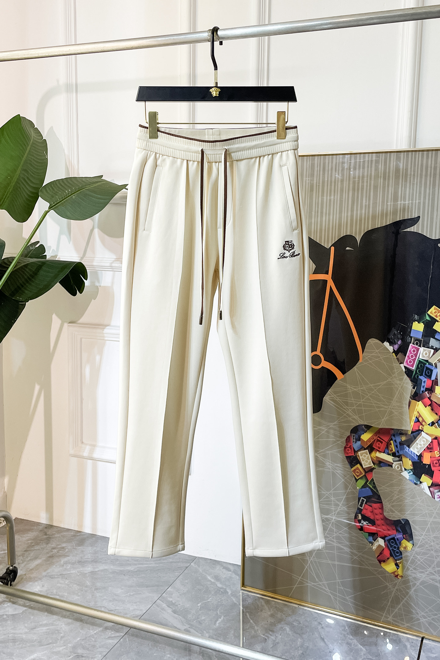 NO:519574,LP Noyou - 2025ss autumn and winter counter synchronized hot casual pants, this season must be versatile styles, with an excellent upper body, super versatile style, original 1:1 replica, complete three standards!  The latest fashion element design of the counter, imported fixed woven high-quality European cotton fabric, super good style, a must-have for casual and fashionable!  Highly recommended model Size M-3XL, loro piana, alexander wang19860909LP诺悠 - 2025ss秋冬专柜同步爆款休闲裤,本季必入百搭款式,上身极为出挑,超级百搭款 ,原版1:1复刻,三标齐全！专柜最新时尚元素设计,进口定织高品质欧棉面料,版型超好,休闲时尚必备！强烈推荐款 尺码 M-3XL,,loro piana,alexander wang,Men's clothing