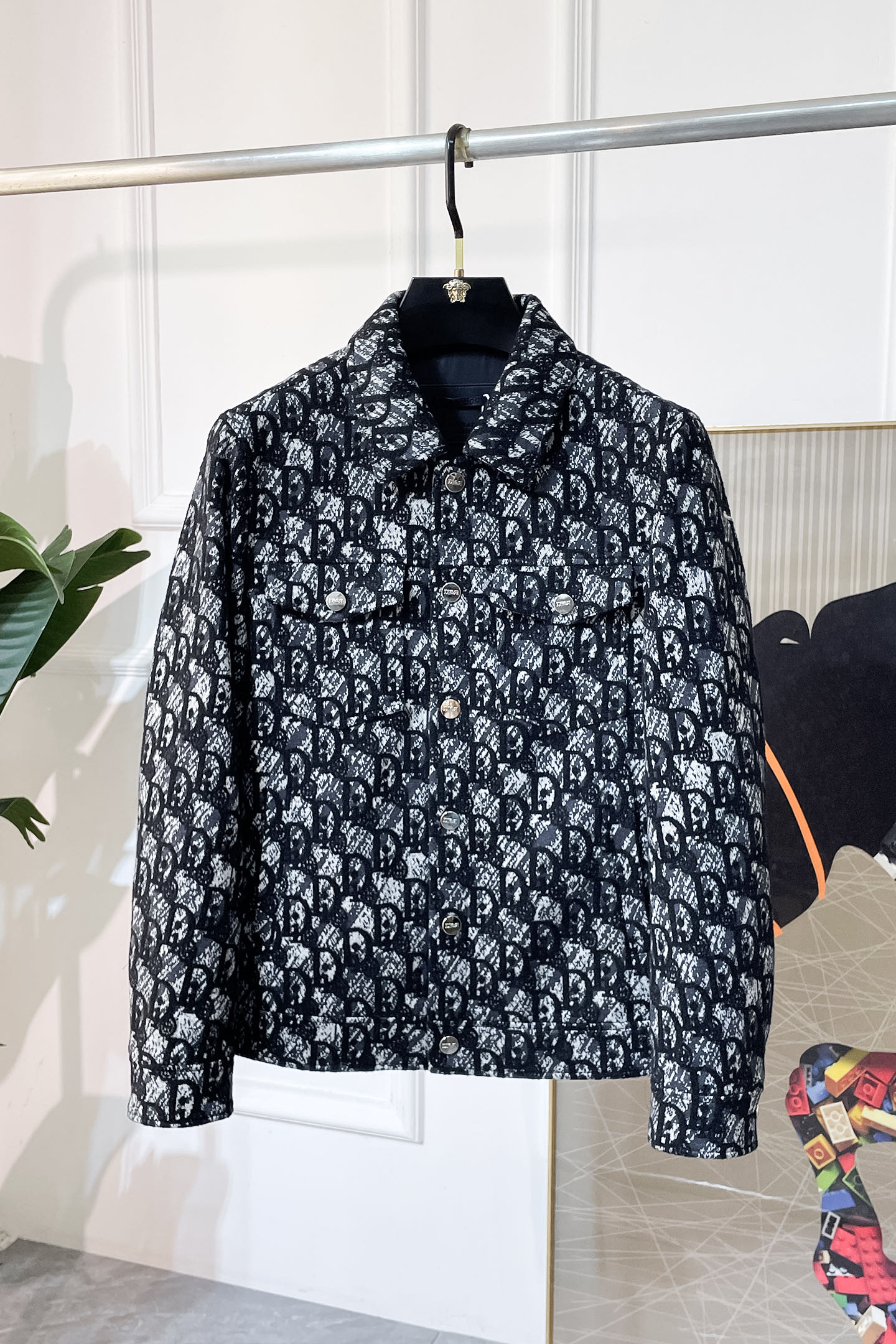 NO:519569,Dior - 2025ss autumn and winter hottest wool jacket, customized high-quality polyester fiber fabric!  Top-level fashion brand elements logo design, complete with three standards!  The original hardware and accessories have smooth lines and exquisite craftsmanship, excellent upper body style, comfortable fabric, windproof and warm, and casual matching are very fashionable, handsome, casual and fashionable men's must-have!  Size M-3XL can wear up to 190 catties!  ,dior,jackets & coats,jackets & coats,alexander wang19860909迪奥 - 2025ss秋冬大爆款精品羊毛夹克外套,定制高品质聚酯纤维面料！顶级时尚大牌元素logo设计,三标齐全！原版五金辅料,线条流畅,工艺精致,上身版型超赞,面料舒适,挡风保暖,随意搭配都非常时尚帅气休闲时尚男仕必备款哦！尺码M-3XL 最大可穿190斤！,,dior,jackets & coats,jackets & coats,alexander wang,Men's clothing