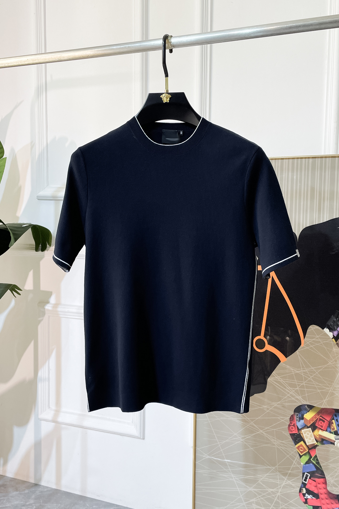 NO:528472,Hermas - 2025ss autumn and winter half-sleeved sweater series!  Casual business wear, essential for inner wear, selected top-grade - worsted mulberry silk blended fabric, delicate feel, close-fitting and comfortable without tying, good upper body style, warm wear, the counter logo design is very unique, male gods, don’t miss it!  Size M-3XL, hermes,alexander wang19860909爱玛仕 -2025ss秋冬半袖毛衫系列！休闲商务外穿 内搭必备款,精选上等-精纺桑蚕丝混纺面料,面料手感细腻,贴身舒适不扎肉,上身版型好 穿着保暖,专柜标志设计非常独特,男神们别错过！ 尺码 M-3XL,,hermes,alexander wang,Men's clothing