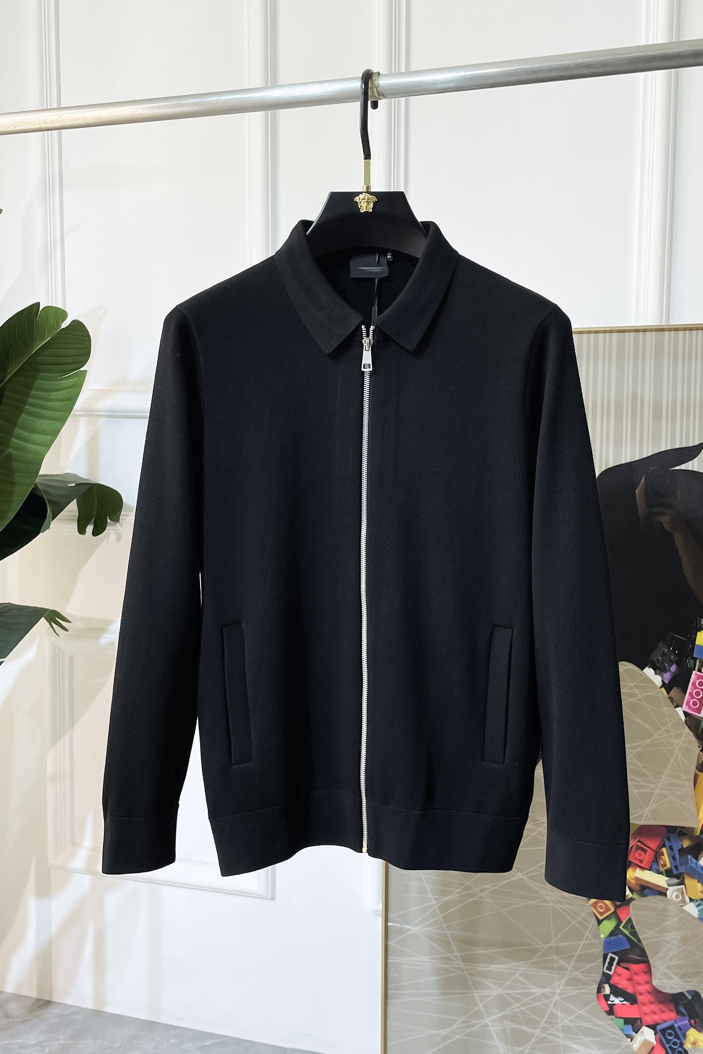 NO:528491,JINIA - 2025ss autumn and winter hottest knitted wool cardigan jacket, customized high-quality polyester fiber fabric!  Top-level fashion brand elements logo design, complete with three standards!  The original hardware and accessories have smooth lines and exquisite craftsmanship, excellent upper body style, comfortable fabric, windproof and warm, and casual matching are very fashionable, handsome, casual and fashionable men's must-have!  Size M-3XL can wear up to 190 catties!  ,zegna,jackets & coats,alexander wang19860909杰尼娅 - 2025ss秋冬大爆款精品针织羊毛开衫外套,定制高品质聚酯纤维面料！顶级时尚大牌元素logo设计,三标齐全！原版五金辅料,线条流畅,工艺精致,上身版型超赞,面料舒适,挡风保暖,随意搭配都非常时尚帅气休闲时尚男仕必备款哦！尺码M-3XL 最大可穿190斤！,,zegna,jackets & coats,alexander wang,Men's clothing