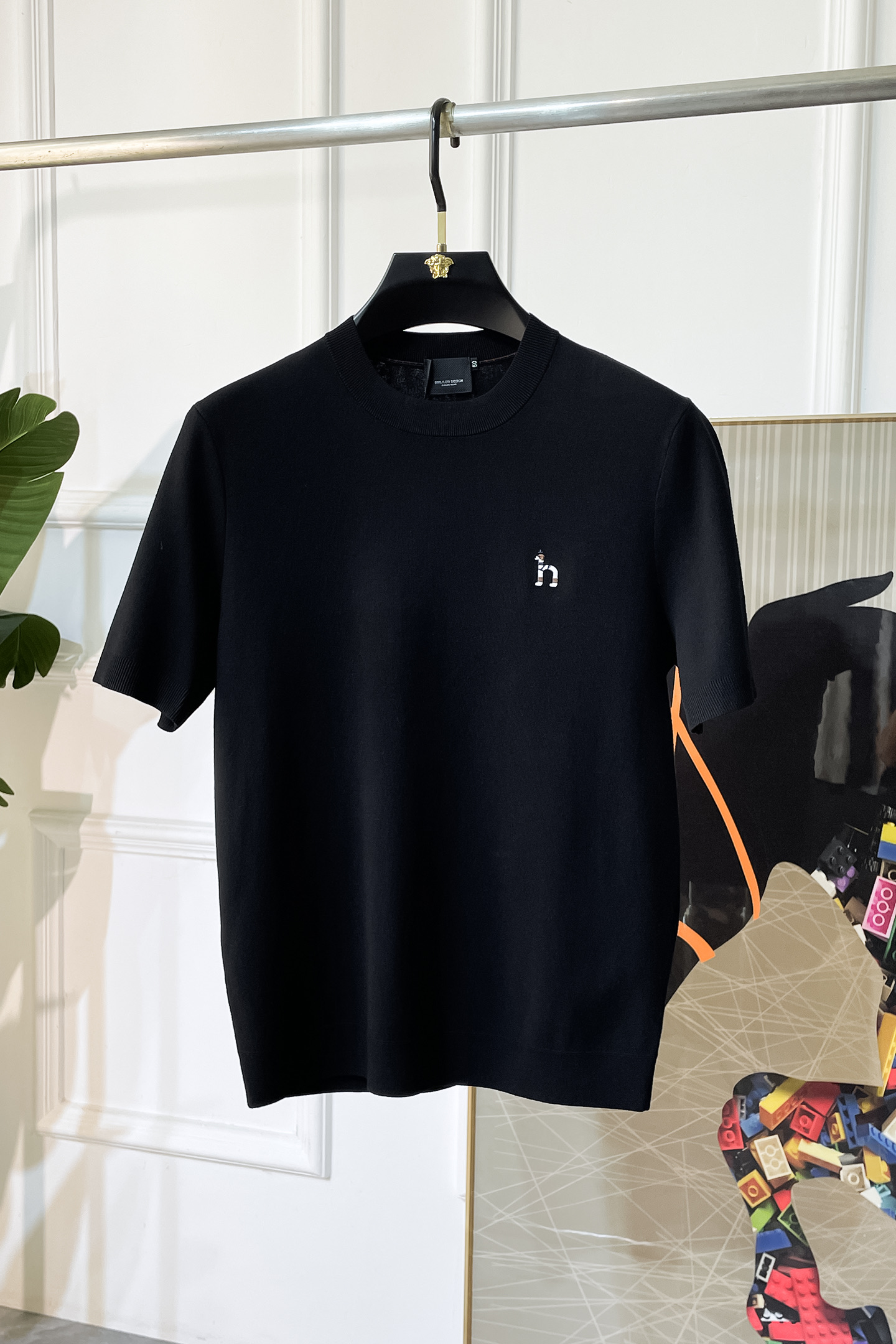 NO:529790,Hermas -ss autumn and winter half-sleeved sweater series!  Casual business wear, essential for inner wear, selected top-grade - worsted mulberry silk blended fabric, delicate feel, close-fitting and comfortable without tying, good upper body style, warm wear, the counter logo design is very unique, male gods, don’t miss it!  Size M-3XL, hermes,alexander wang19860909爱玛仕 -ss秋冬半袖毛衫系列！休闲商务外穿 内搭必备款,精选上等-精纺桑蚕丝混纺面料,面料手感细腻,贴身舒适不扎肉,上身版型好 穿着保暖,专柜标志设计非常独特,男神们别错过！ 尺码 M-3XL,,hermes,alexander wang,Men's clothing