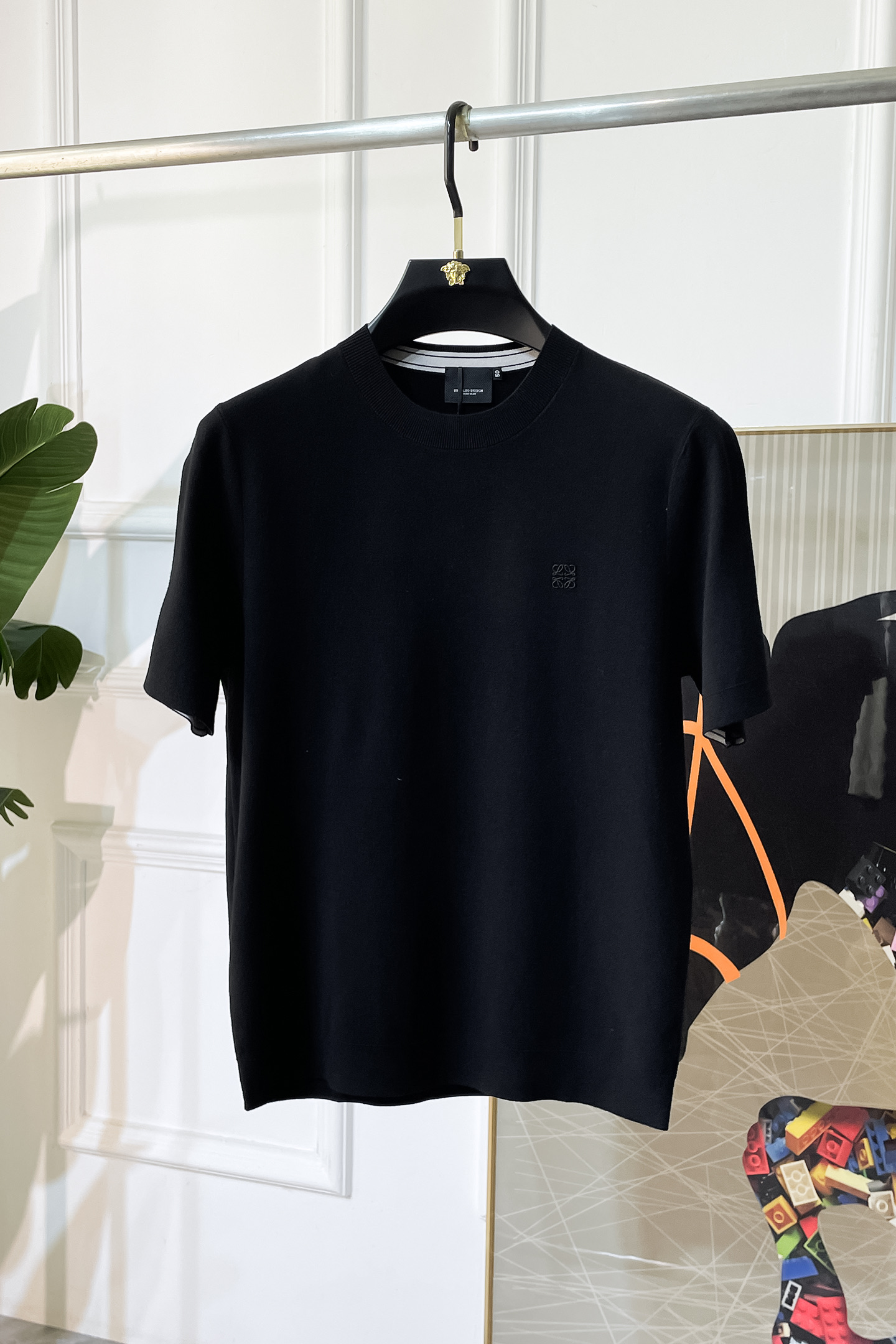 NO:529788,Luo Yiwei -ss autumn and winter half-sleeved sweater series!  Casual business wear, essential for inner wear, selected top-grade - worsted mulberry silk blended fabric, delicate feel, close-fitting and comfortable without tying, good upper body style, warm wear, the counter logo design is very unique, male gods, don’t miss it!  Size M-3XL, alexander wang19860909罗薏葳 -ss秋冬半袖毛衫系列！休闲商务外穿 内搭必备款,精选上等-精纺桑蚕丝混纺面料,面料手感细腻,贴身舒适不扎肉,上身版型好 穿着保暖,专柜标志设计非常独特,男神们别错过！ 尺码 M-3XL,,alexander wang,Men's clothing