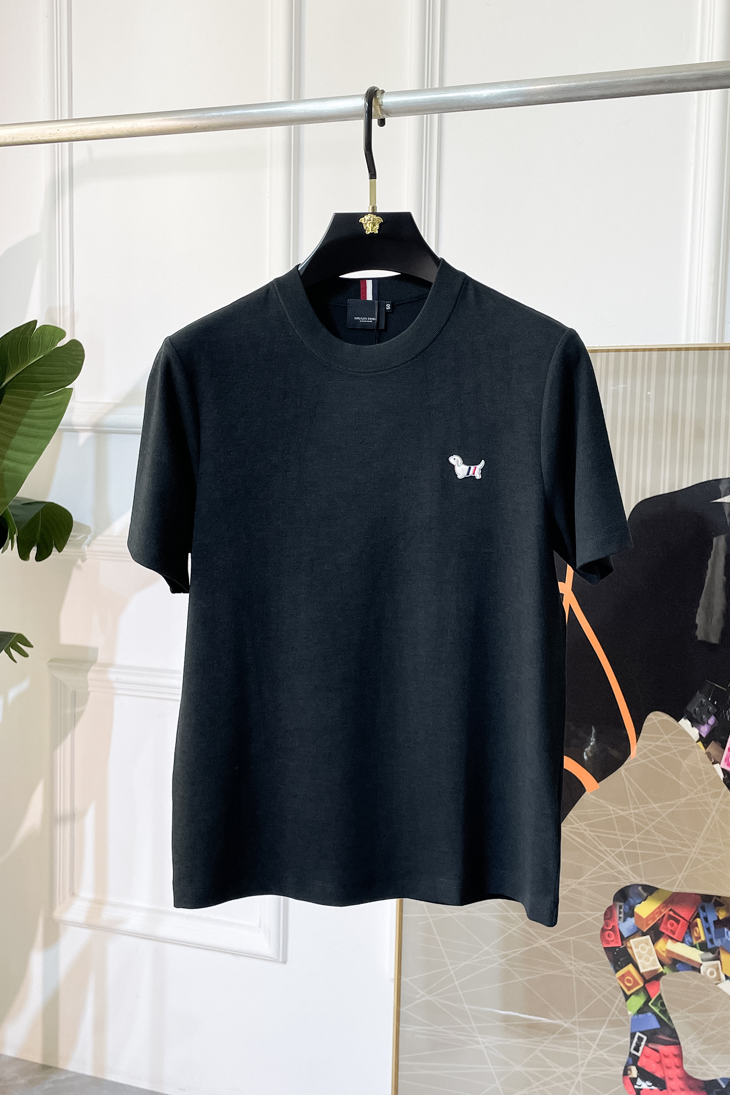 NO:523147,TB -2025ss autumn and winter half-sleeved sweater series!  Casual business wear, essential for inner wear, selected top-grade - worsted mulberry silk blended fabric, delicate feel, close-fitting and comfortable without tying, good upper body style, warm wear, the counter logo design is very unique, male gods, don’t miss it!  Size M-3XL, alexander wang19860909TB -2025ss秋冬半袖毛衫系列！休闲商务外穿 内搭必备款,精选上等-精纺桑蚕丝混纺面料,面料手感细腻,贴身舒适不扎肉,上身版型好 穿着保暖,专柜标志设计非常独特,男神们别错过！ 尺码 M-3XL,,alexander wang,Men's clothing