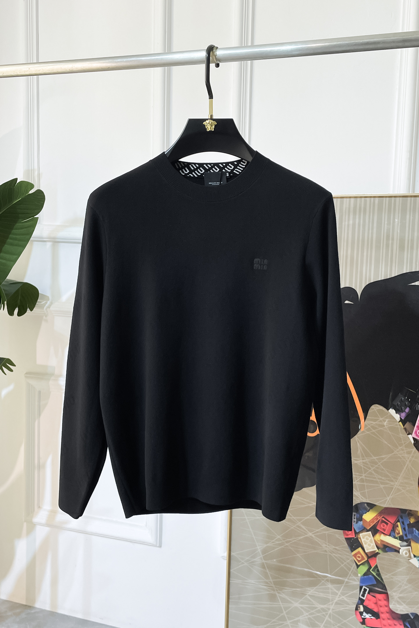 NO:528484,Misunderstanding - 2025ss autumn clothing big long-sleeved T-shirt, using customized high-end cotton fabrics, fashionable brand element logo design, soft, delicate, comfortable and warm, made with multiple craftsmanship, basic base shirts are indispensable for men's wardrobe. They can be matched with various clothing anytime and anywhere to meet your daily life needs. The clothes design is simple but not simple. Dear, hurry up and buy it. Standard version size M~3XL, maximum wearable 200 kilograms!  ,,tees,t-shirt,alexander wang19860909谬谬 - 2025ss秋装大爆款长袖T恤,采用定制高级棉面料 时尚大牌元素logo设计,柔软细腻舒适保暖,多重工艺制作,男人的衣柜都少不了基础打底衫 随时随地都可以拿来搭配各种服饰 满足您日常生活需求 ,衣服设计简约而不简单 , 亲们赶紧入手 标准版型 尺码M~3XL 最大可穿200斤！,,tees，t-shirt,alexander wang,Men's clothing