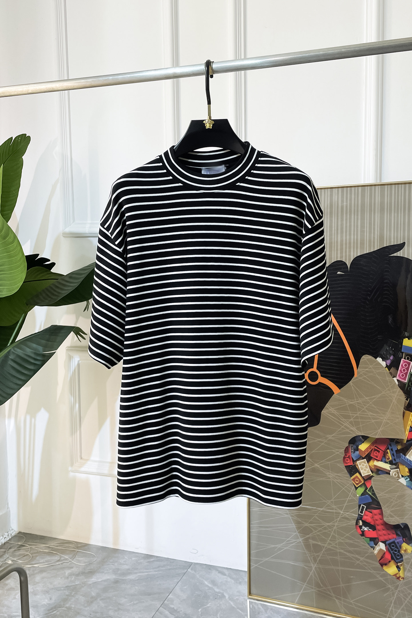 NO:528511,Loose style!  LP Noyou - 2025ss autumn and winter half-sleeved cashmere T-shirt series!  Casual business wear, essential for inner wear, selected top-split modal blend fabric, the fabric feels delicate, close-fitting and comfortable without thorning, the upper body style is good, warm, the counter logo design is very unique, male gods, don’t miss it!  Large size S-XL (M can wear up to 170 catties), loro piana,tees, t-shirt,alexander wang19860909宽松版型！LP诺悠 -2025ss秋冬半袖羊绒T恤衫系列！休闲商务外穿 内搭必备款,精选上等-精纺莫代尔混纺面料,面料手感细腻,贴身舒适不扎肉,上身版型好 穿着保暖,专柜标志设计非常独特,男神们别错过！ 偏大尺码 S-XL (M可以穿到170斤),,loro piana,tees，t-shirt,alexander wang,Men's clothing