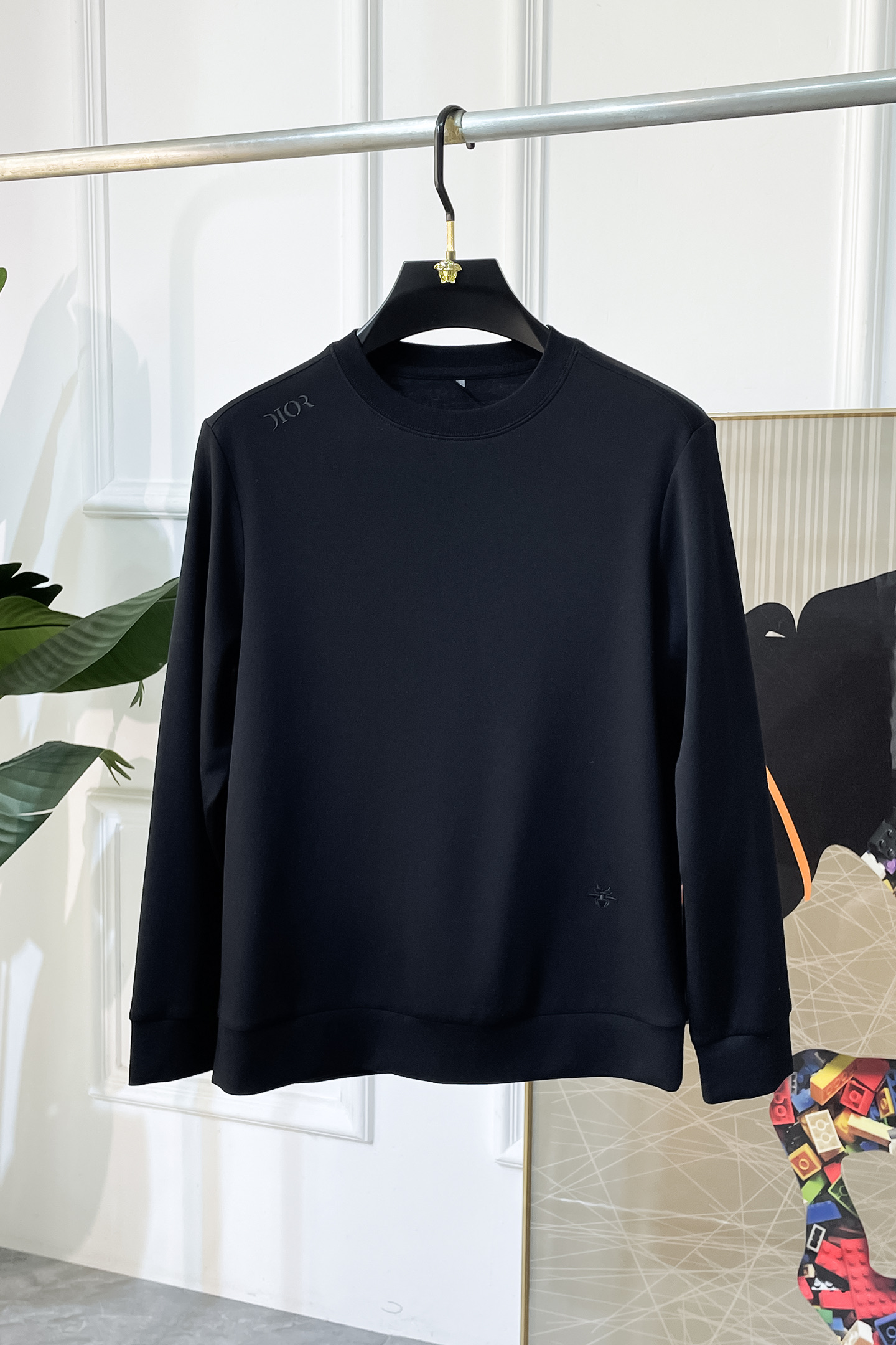 NO:529810,Dior - SS's new autumn style, the highest version of the fashionable pullover sweater, a must-have classic work every year. It is favored and praised by major stars. It is selected high-end European cotton blend fabrics, heavy craftsmanship production, original hardware and auxiliary material logo design, soft and smooth, and dense texture!  Fashionable and stylish upper body!  One of the impeccable must-choose styles for autumn!  M-3XL, dior, hoodie, sweatshirts, alexander wang19860909迪奥 - ss秋季大爆新款,最高版本时尚套头卫衣、每年必出的经典之作.受各大明星的青睐推崇,精选高端欧棉混纺面料,重工艺制作,原版五金辅料logo设计,柔软顺滑,质地密实！上身时尚有型！秋季无可挑剔必选款式之一！M-3XL,,dior,hoodie,sweatshirts,alexander wang,Men's clothing