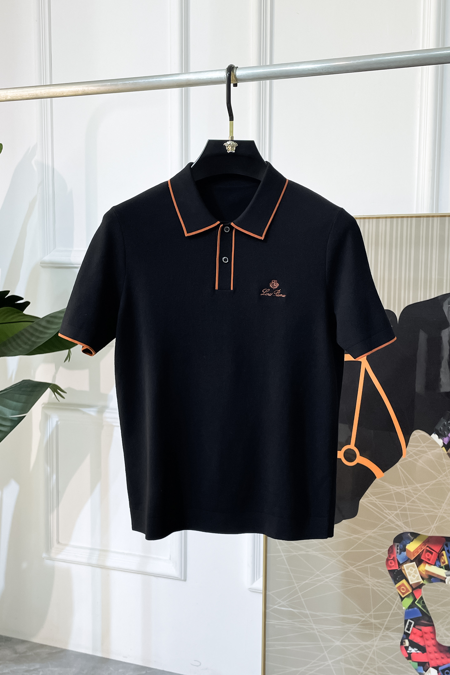 NO:529736,LP Nouyou-ss autumn and winter half-sleeved knitted sweater series!  Casual business wear, essential for inner wear, selected top-grade - worsted mulberry silk blended fabric, delicate feel, close-fitting and comfortable without tying, good upper body style, warm wear, the counter logo design is very unique, male gods, don’t miss it!  Size M-3XL, loro piana, alexander wang19860909LP诺悠-ss秋冬半袖针织毛衫系列！休闲商务外穿 内搭必备款,精选上等-精纺桑蚕丝混纺面料,面料手感细腻,贴身舒适不扎肉,上身版型好 穿着保暖,专柜标志设计非常独特,男神们别错过！ 尺码 M-3XL,,loro piana,alexander wang,Men's clothing