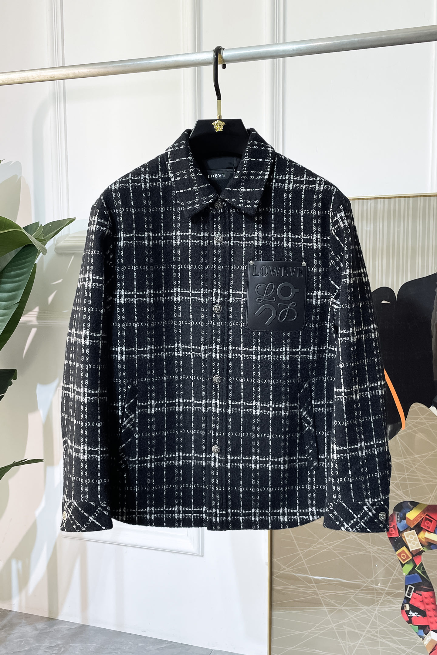 NO:528526,Luo Yiwei - 2025ss autumn and winter hot-sized wool jacket, customized high-quality polyester fiber fabric!  Top-level fashion brand elements logo design, complete with three standards!  The original hardware and accessories have smooth lines and exquisite craftsmanship, excellent upper body style, comfortable fabric, windproof and warm, and casual matching are very fashionable, handsome, casual and fashionable men's must-have!  Size M-3XL can wear up to 190 catties!  ,,jackets & coats,jackets & coats,alexander wang19860909罗薏葳 - 2025ss秋冬大爆款精品羊毛夹克外套,定制高品质聚酯纤维面料！顶级时尚大牌元素logo设计,三标齐全！原版五金辅料,线条流畅,工艺精致,上身版型超赞,面料舒适,挡风保暖,随意搭配都非常时尚帅气休闲时尚男仕必备款哦！尺码M-3XL 最大可穿190斤！,,jackets & coats,jackets & coats,alexander wang,Men's clothing