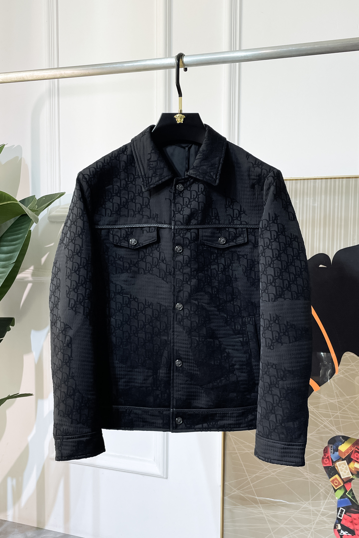 NO:528527,Dior - 2025ss autumn and winter hot boutique jackets, customized high-quality polyester fiber fabric!  Top-level fashion brand elements logo design, complete with three standards!  The original hardware and accessories have smooth lines and exquisite craftsmanship, excellent upper body style, comfortable fabric, windproof and warm, and casual matching are very fashionable, handsome, casual and fashionable men's must-have!  Size M-3XL can wear up to 190 catties!  ,dior,jackets & coats,jackets & coats,alexander wang19860909迪奥 - 2025ss秋冬大爆款精品夹克外套,定制高品质聚酯纤维面料！顶级时尚大牌元素logo设计,三标齐全！原版五金辅料,线条流畅,工艺精致,上身版型超赞,面料舒适,挡风保暖,随意搭配都非常时尚帅气休闲时尚男仕必备款哦！尺码M-3XL 最大可穿190斤！,,dior,jackets & coats,jackets & coats,alexander wang,Men's clothing