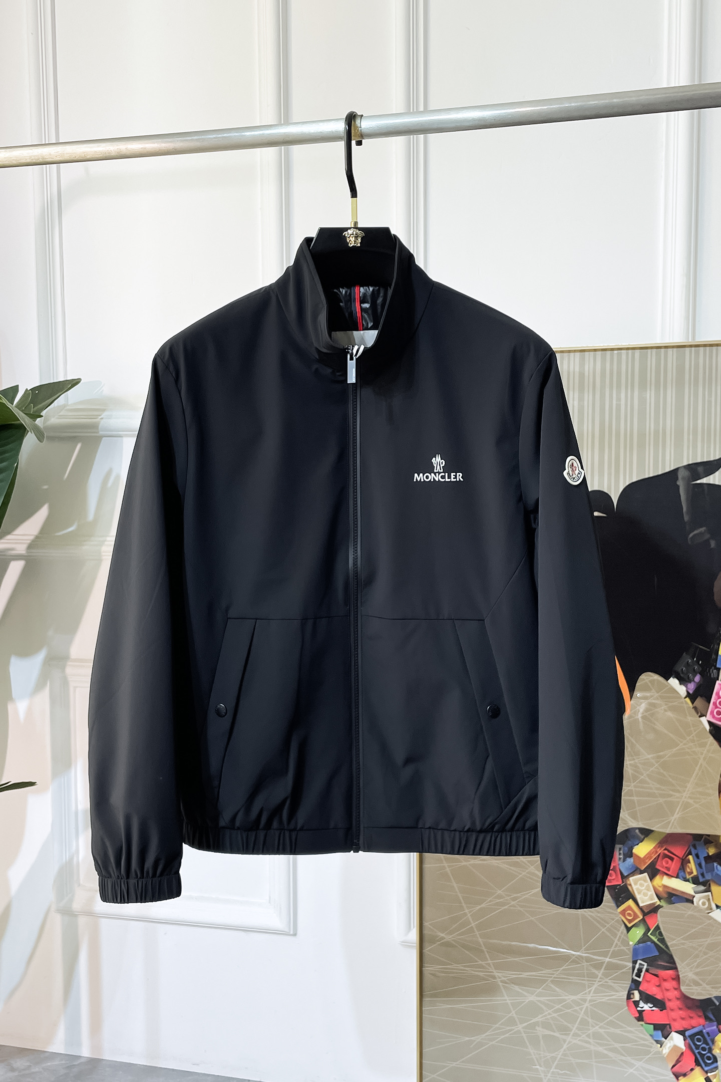 NO:526372,Covered - 2025ss autumn and winter boutique jackets, customized high-quality polyester fiber fabric!  Top-level fashion brand elements logo design, complete with three standards!  The original hardware and accessories have smooth lines and exquisite craftsmanship, excellent upper body style, comfortable fabric, windproof and warm, and casual matching are very fashionable, handsome, casual and fashionable men's must-have!  Size M-3XL can wear up to 190 catties!  ,Moncler,jackets & coats,alexander wang19860909蒙口 - 2025ss秋冬大爆款精品夹克,定制高品质聚酯纤维面料！顶级时尚大牌元素logo设计,三标齐全！原版五金辅料,线条流畅,工艺精致,上身版型超赞,面料舒适,挡风保暖,随意搭配都非常时尚帅气休闲时尚男仕必备款哦！尺码M-3XL 最大可穿190斤！,,Moncler,jackets & coats,alexander wang,Men's clothing